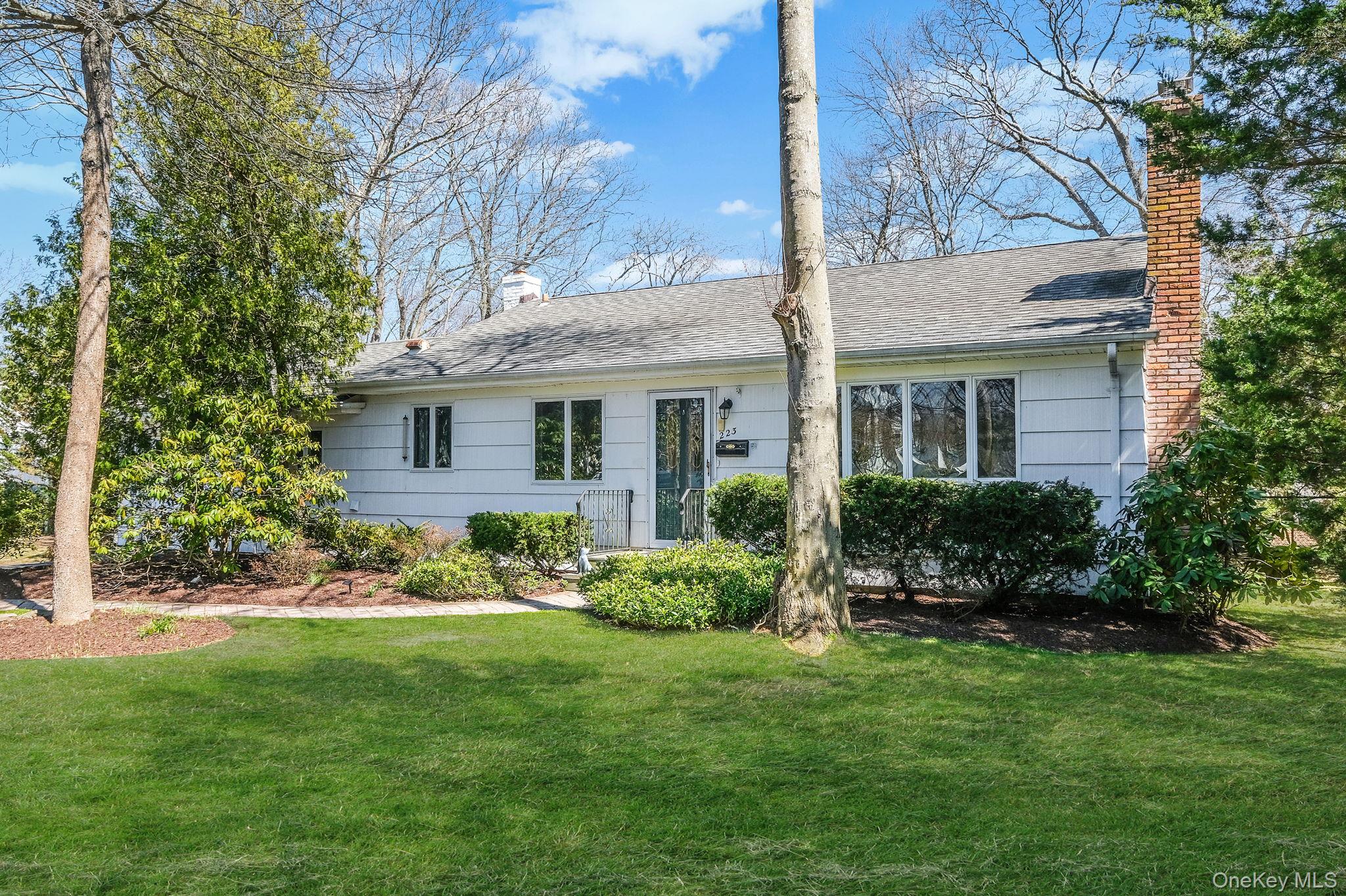 223 Connetquot Road – For Sale photo 4