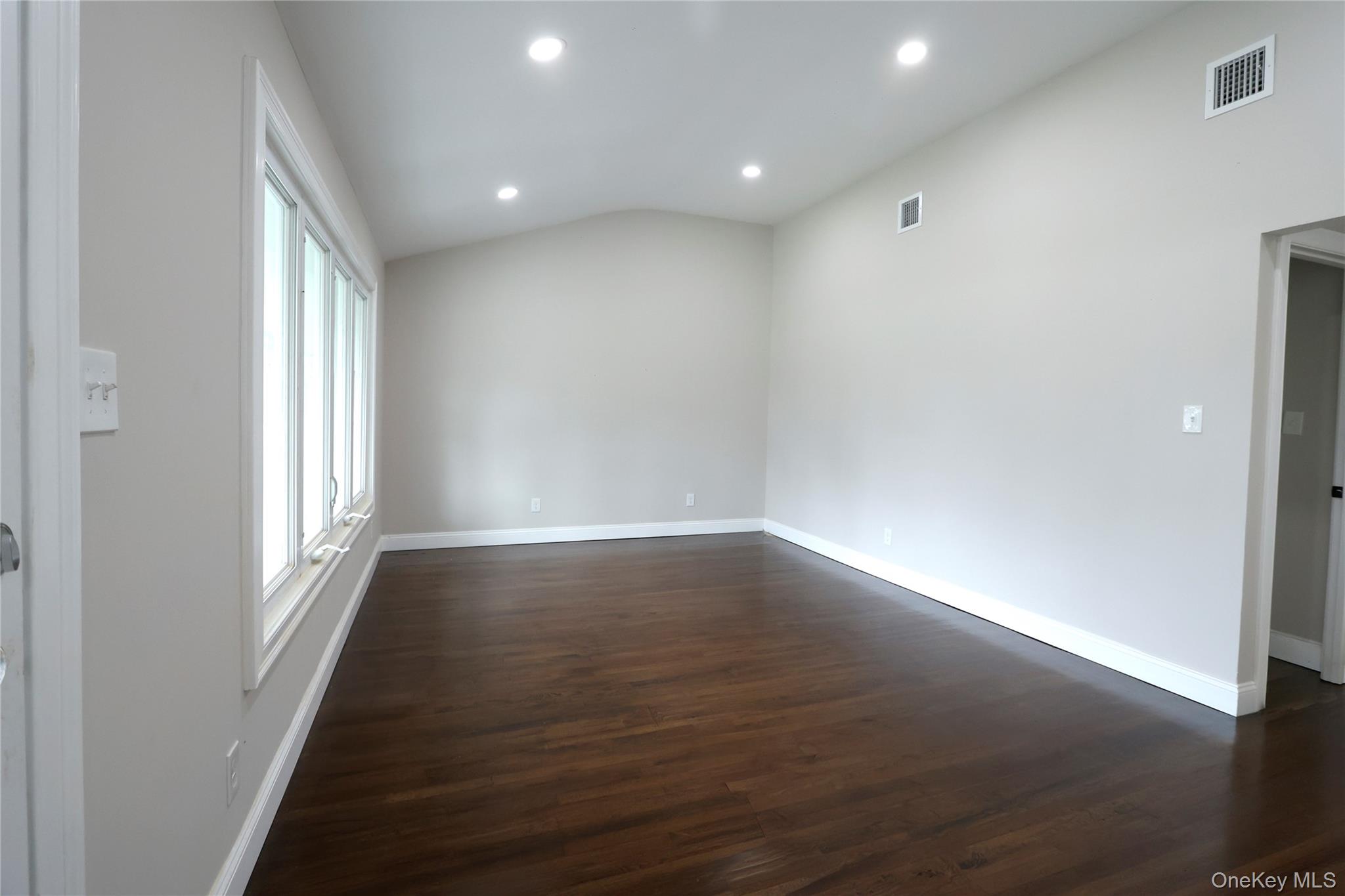 1537 Agate Street – For Sale photo 4