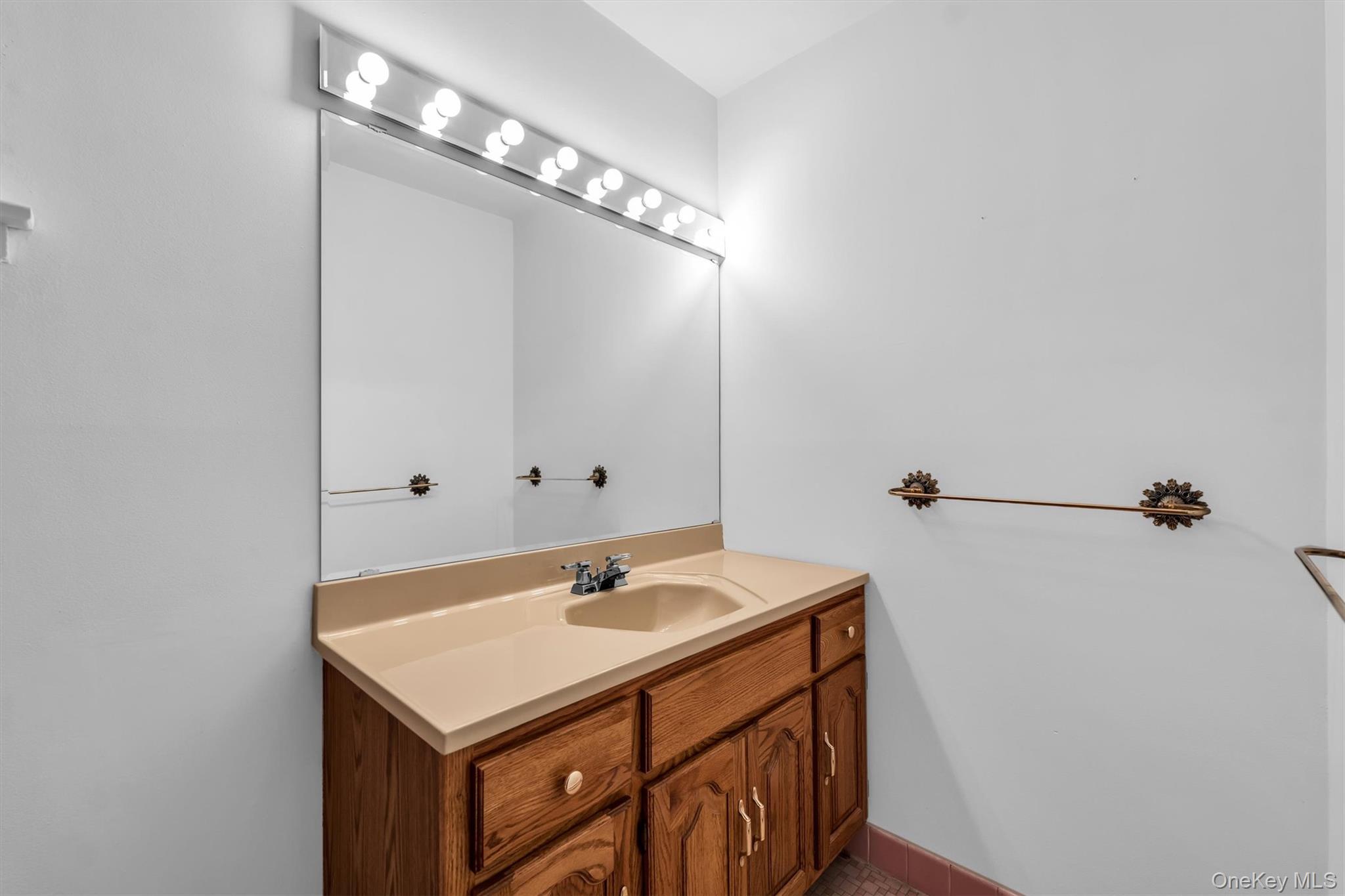 25 Sherry Lane – For Sale photo 16