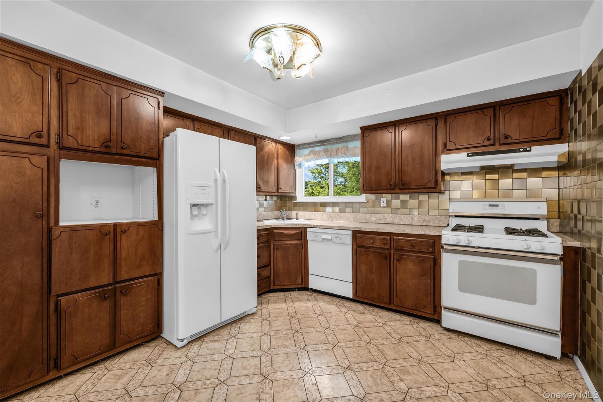 25 Sherry Lane – For Sale photo 5