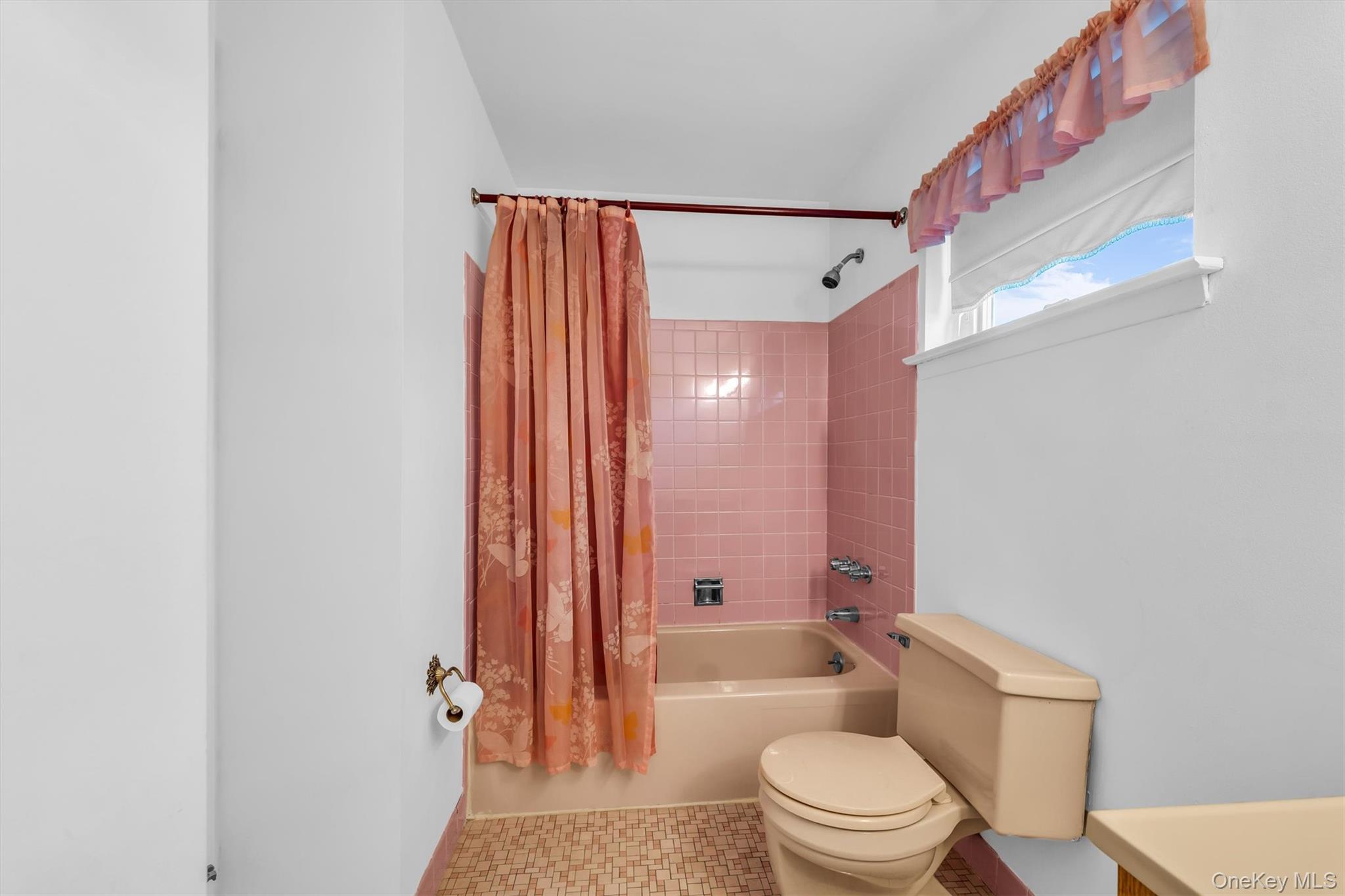 25 Sherry Lane – For Sale photo 17