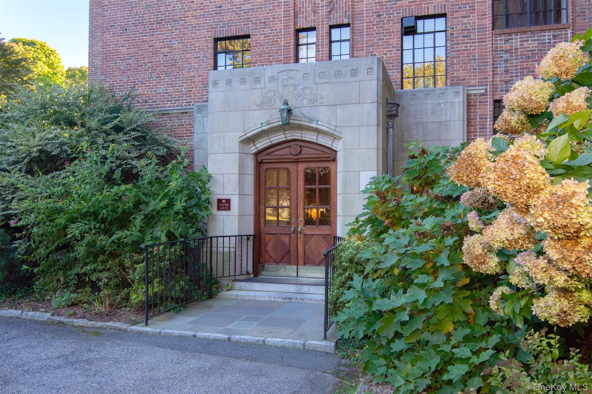 100 Ardsley Avenue West, Unit 2B