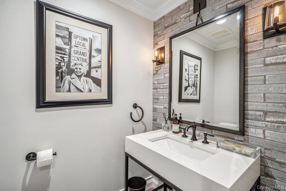 10 Pond View Court – For Sale photo 18