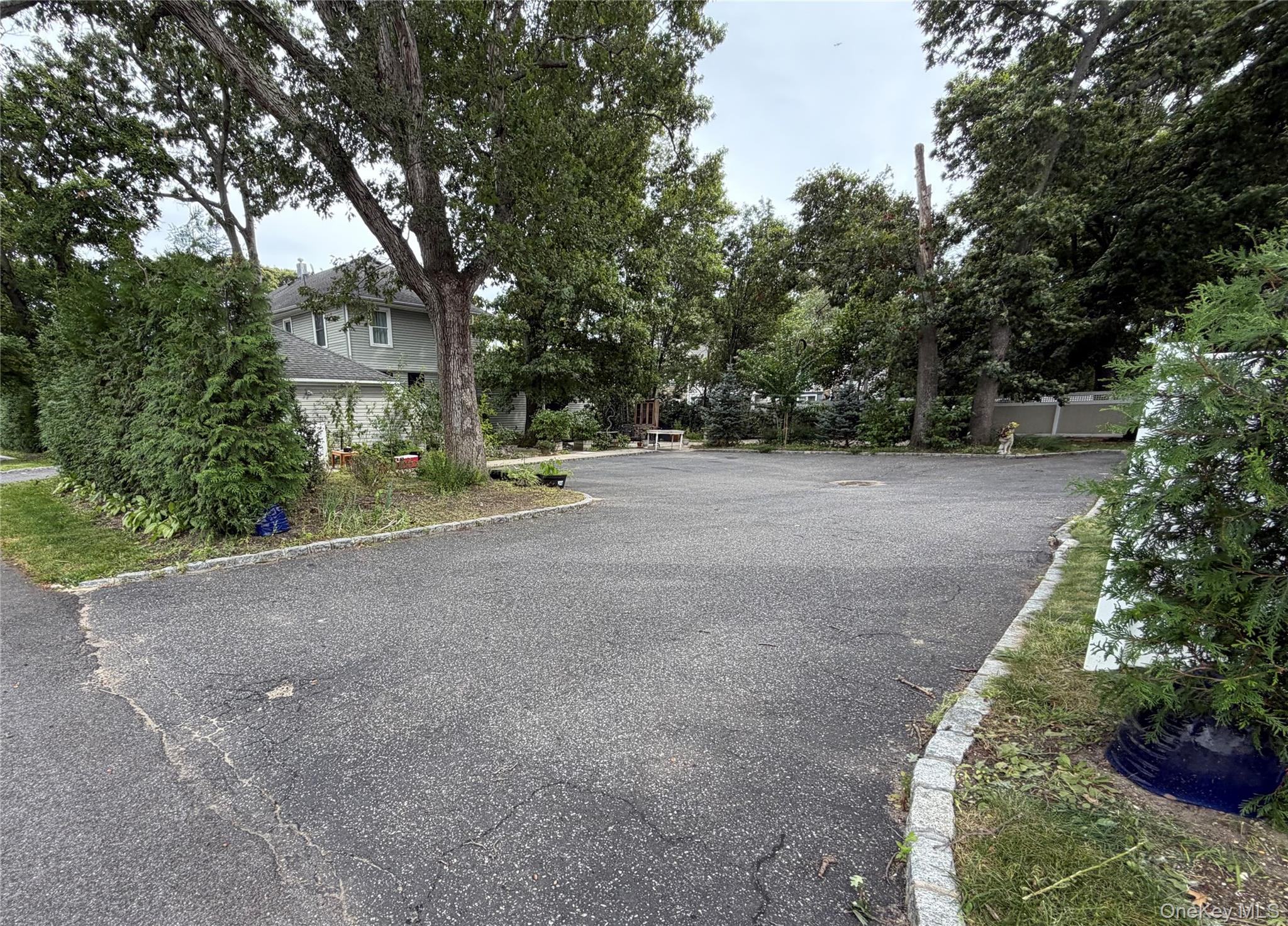 116 Carleton Avenue – For Sale photo 2