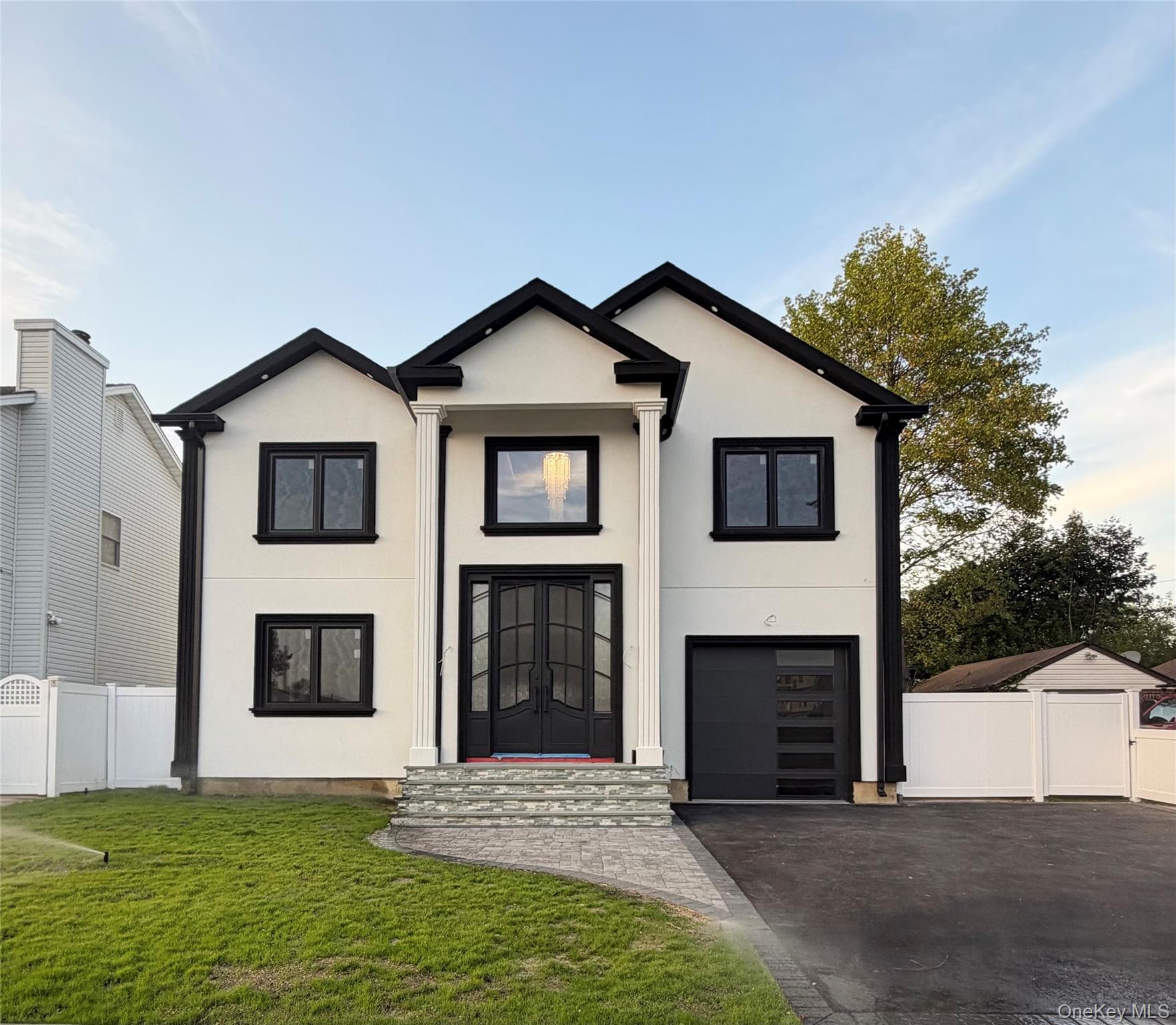 2571 Alder Avenue – For Sale
