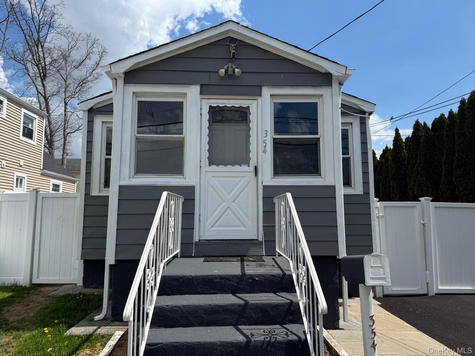354 Beachview Street – For Sale photo 2
