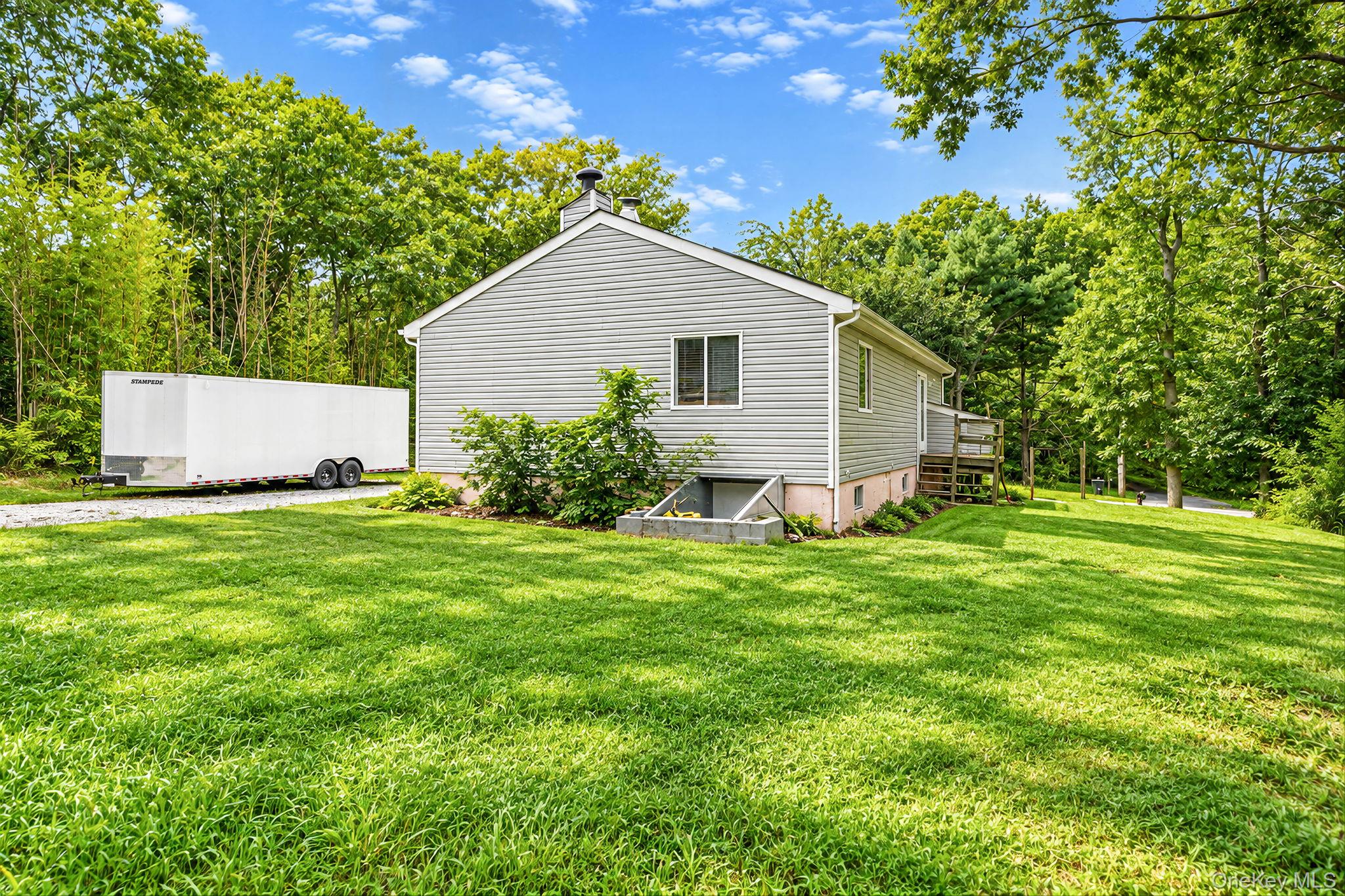 95 W Bartlett Road – For Sale photo 4