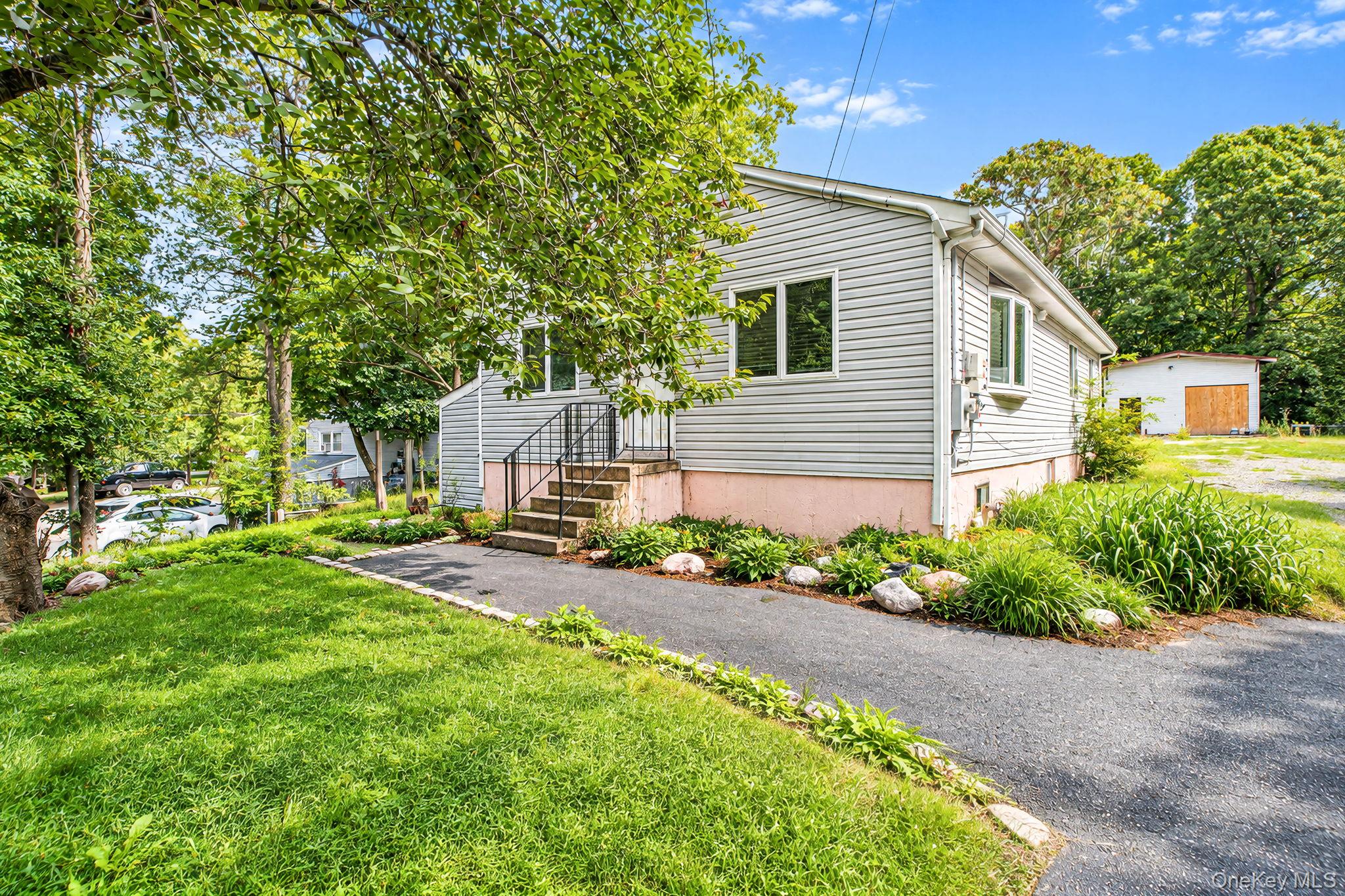 95 W Bartlett Road – For Sale photo 2