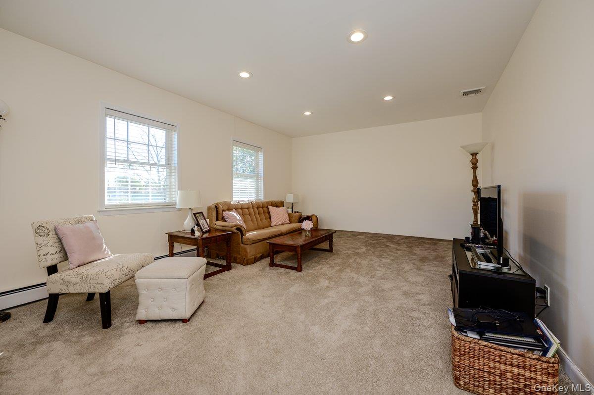 2549 Jerusalem Avenue, Unit 2R photo 4
