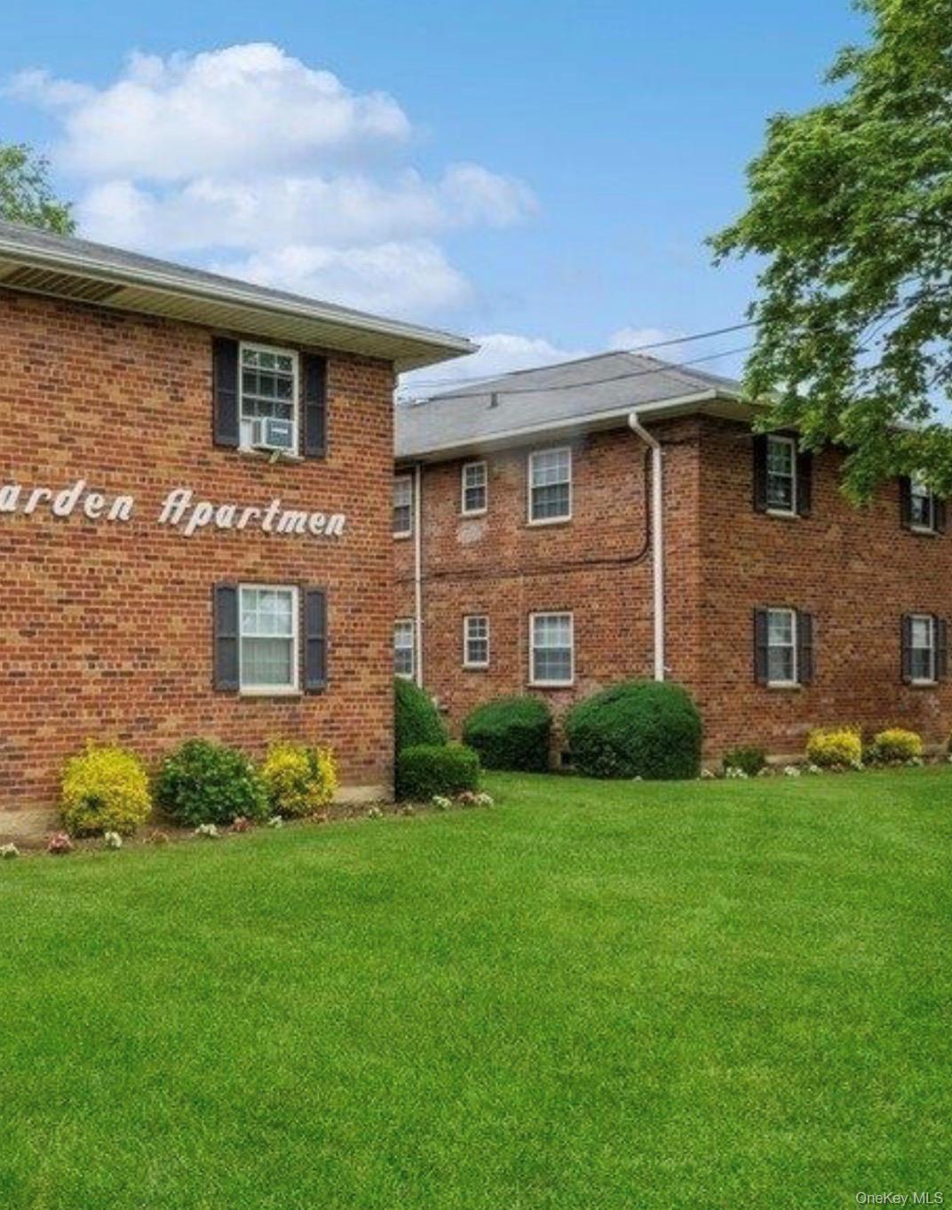2549 Jerusalem Avenue, Unit 2R photo 3