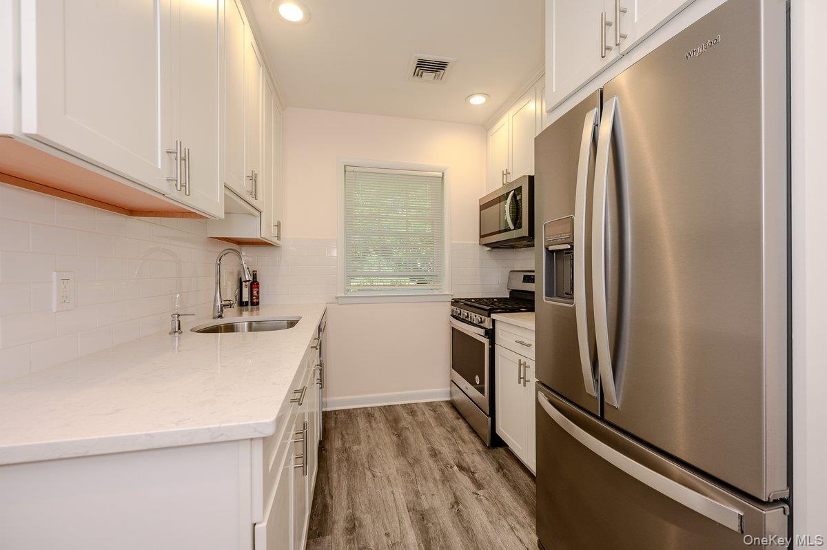 2549 Jerusalem Avenue, Unit 2R photo 13