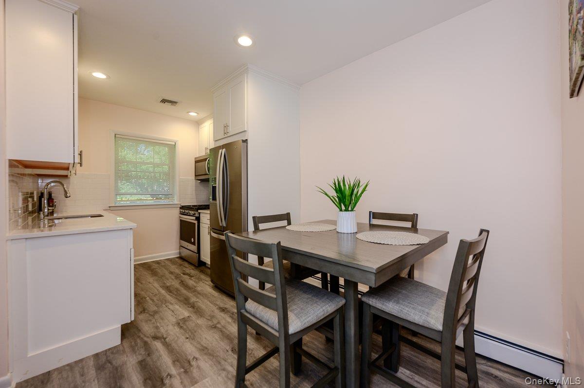 2549 Jerusalem Avenue, Unit 2R photo 11