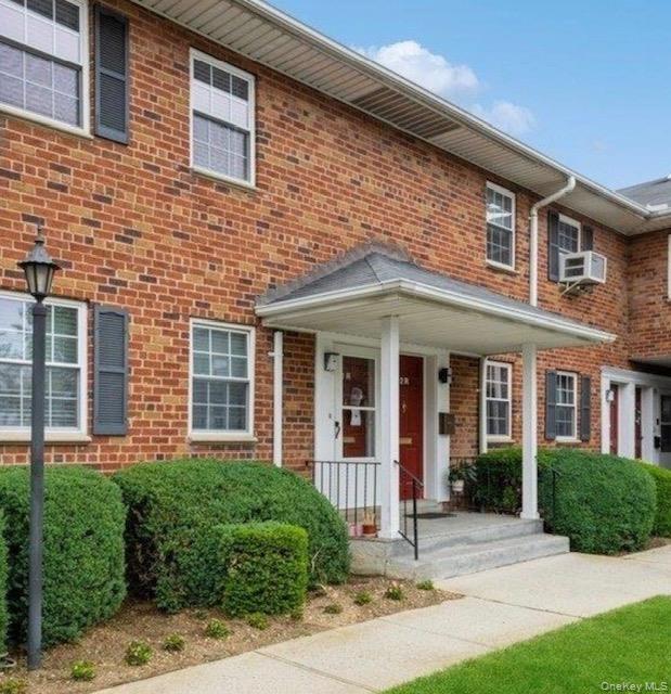 2549 Jerusalem Avenue, Unit 2R photo 2