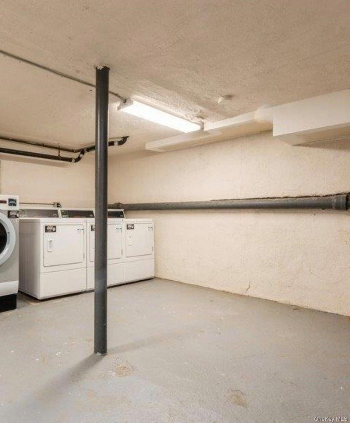 2549 Jerusalem Avenue, Unit 2R photo 7