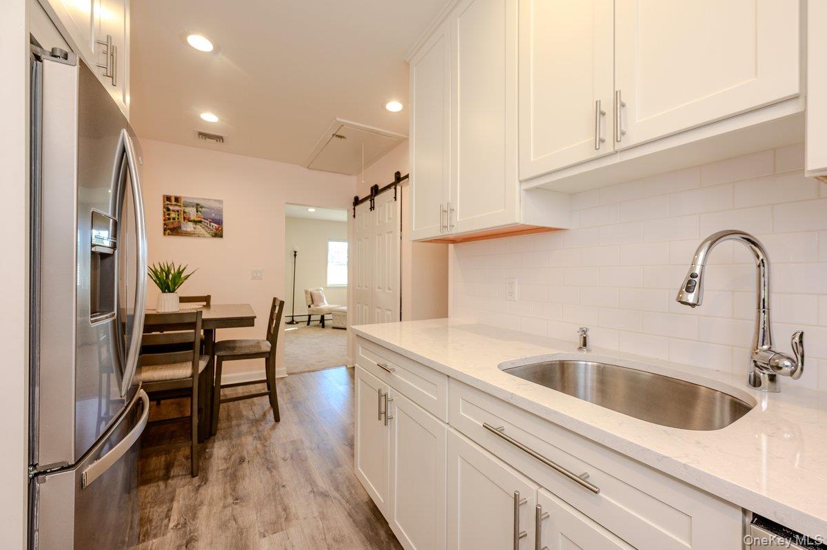2549 Jerusalem Avenue, Unit 2R photo 12