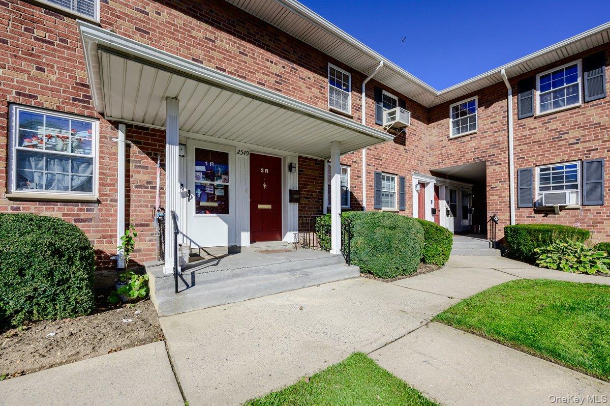 2549 Jerusalem Avenue, Unit 2R photo 14
