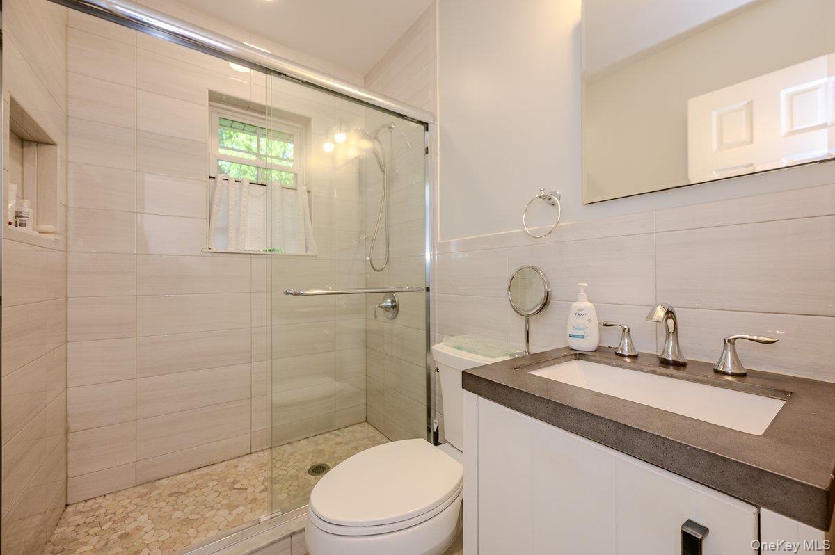 2549 Jerusalem Avenue, Unit 2R photo 10