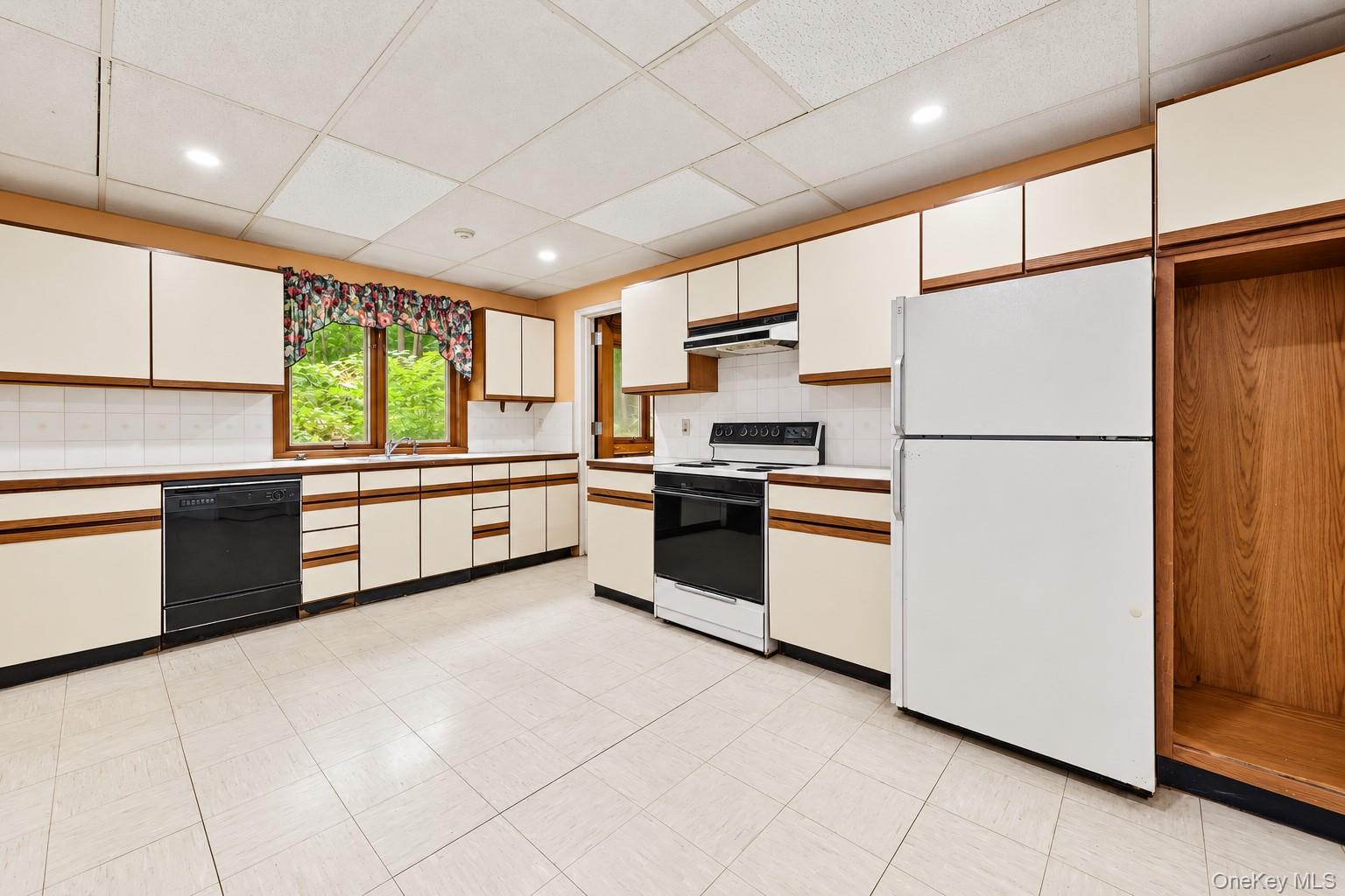 41 Park Lane – For Sale photo 25