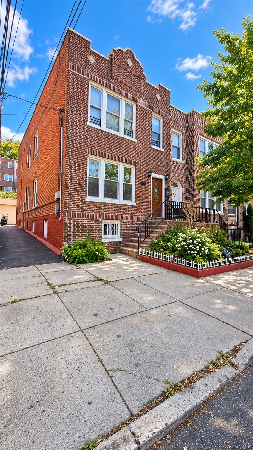 4626 Carpenter Avenue – For Sale
