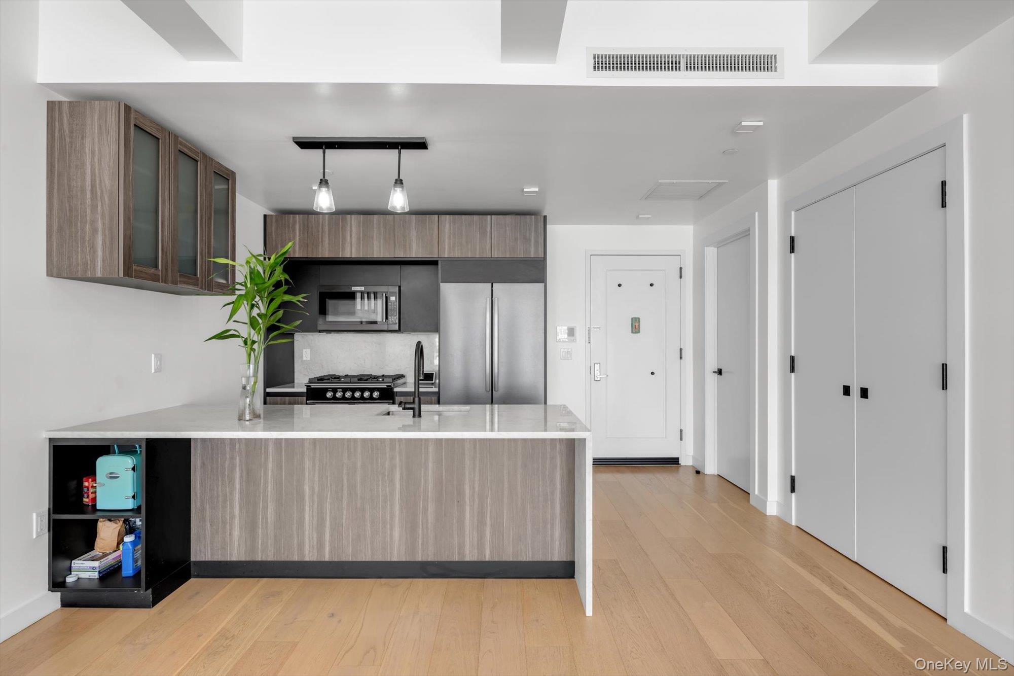 5-33 48th Avenue, Unit 6A photo 4