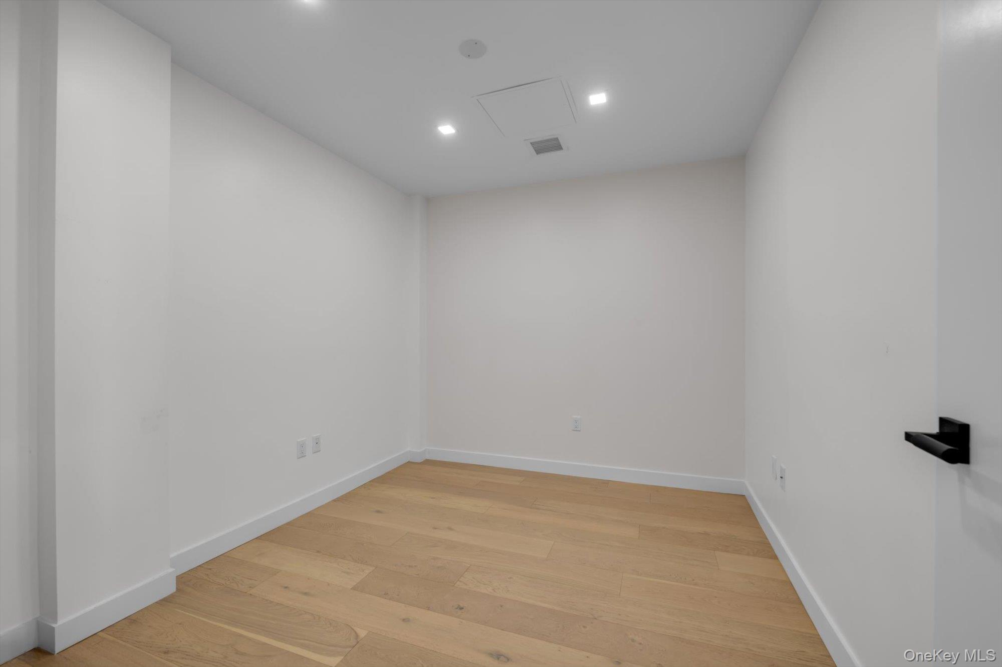 5-33 48th Avenue, Unit 6A photo 11