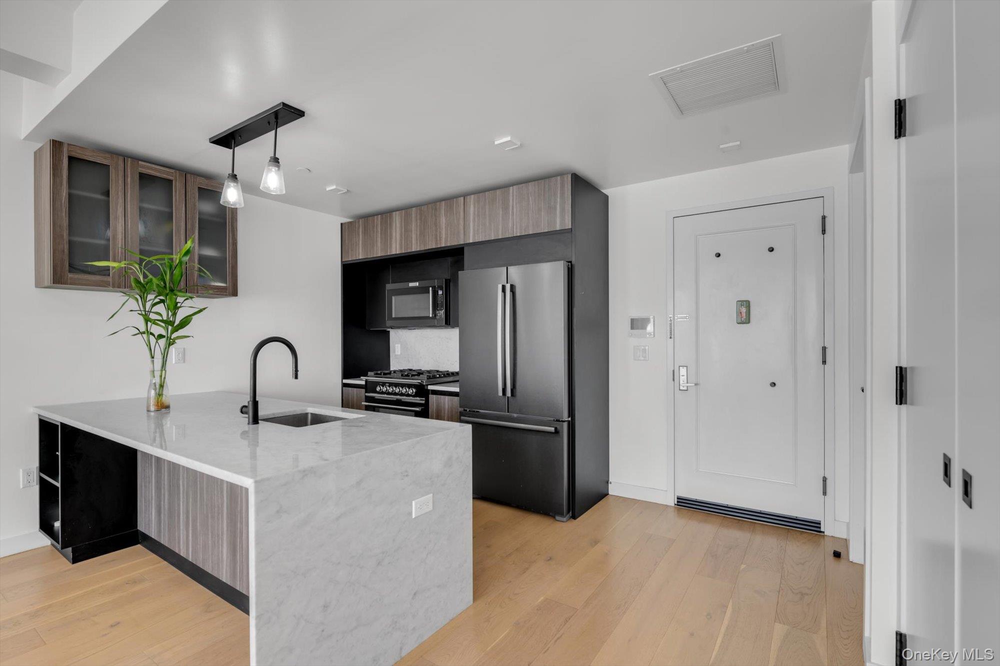 5-33 48th Avenue, Unit 6A photo 5