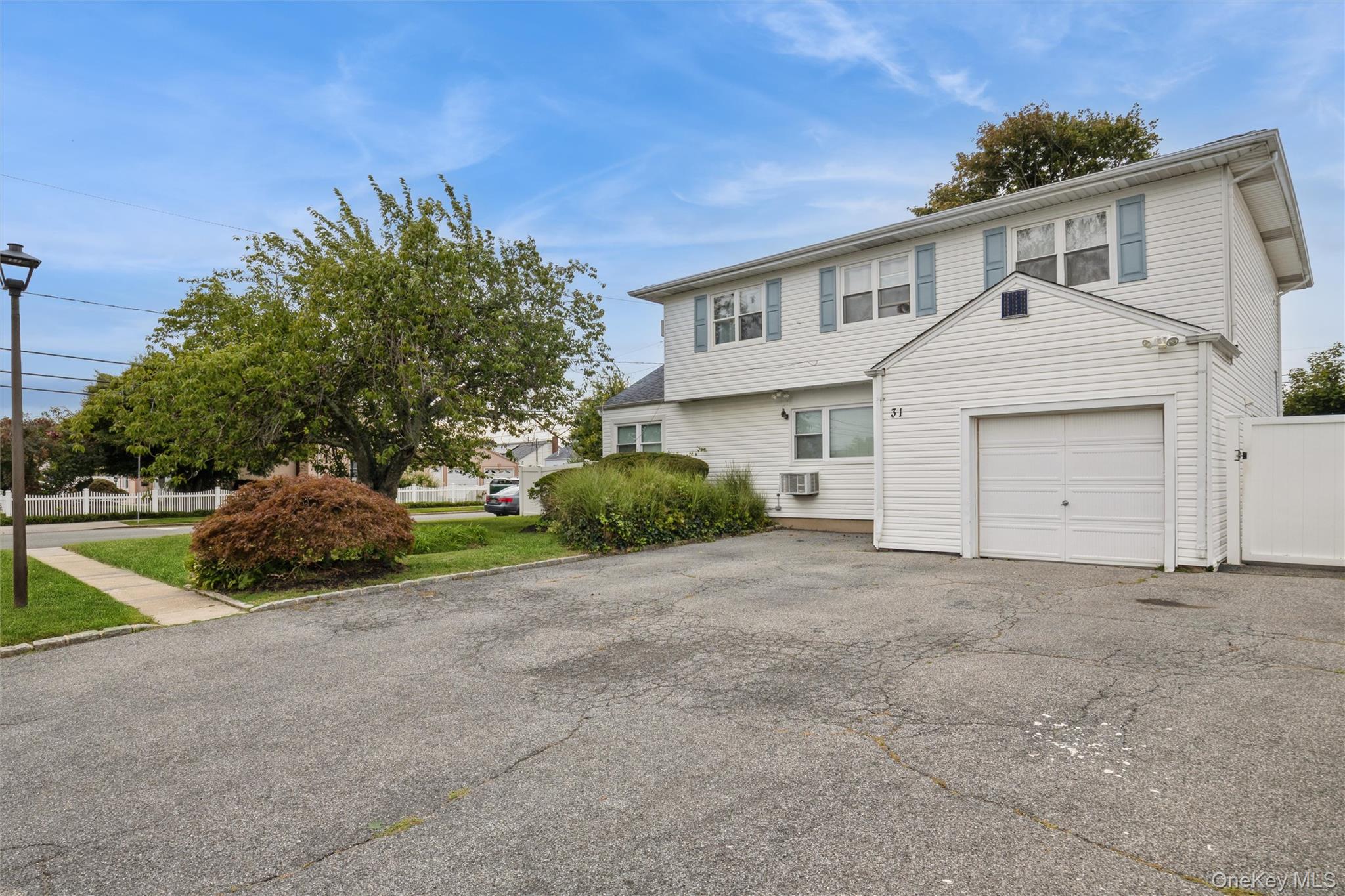 31 E June Street – For Sale photo 3