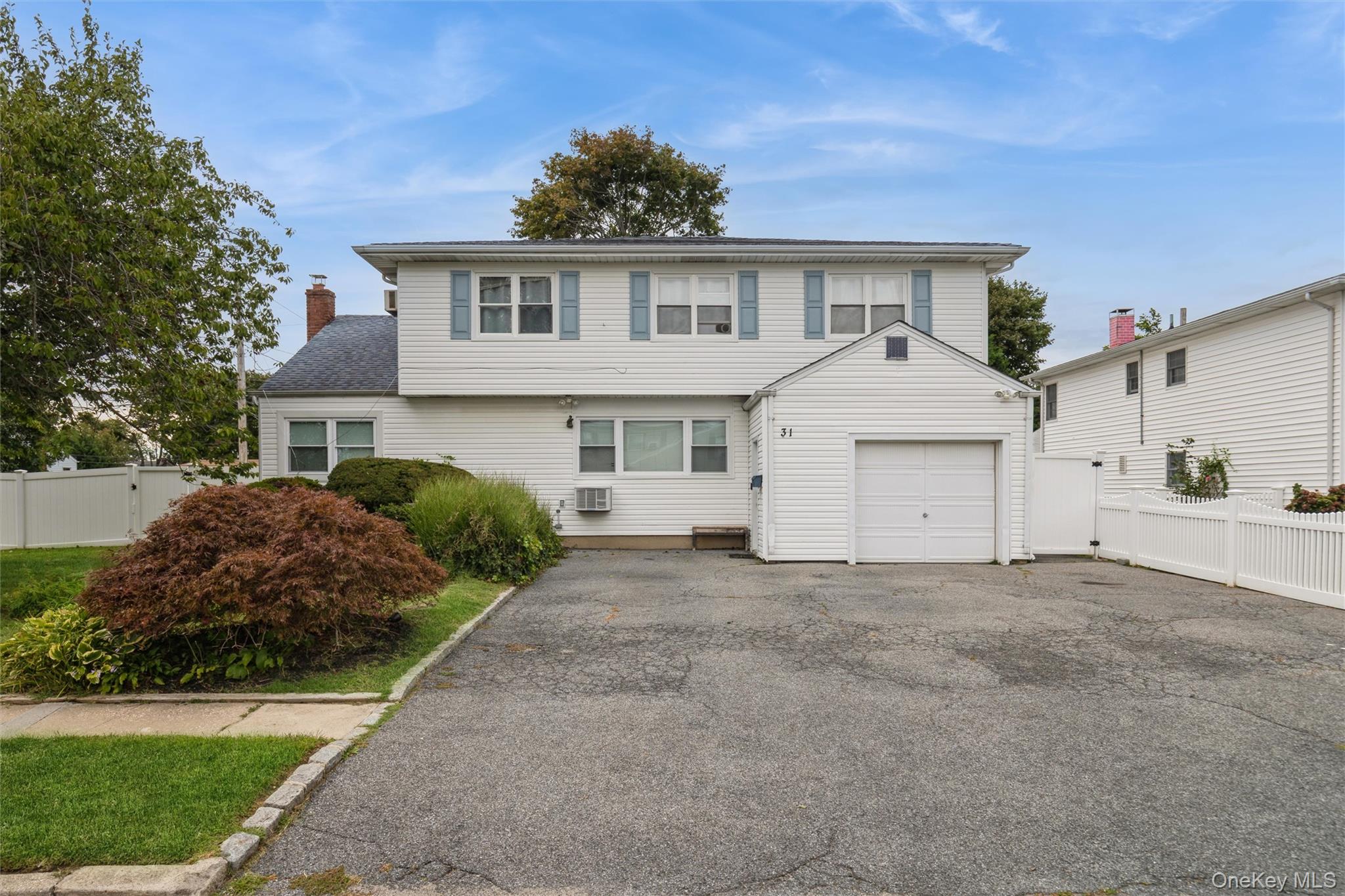 31 E June Street – For Sale photo 2