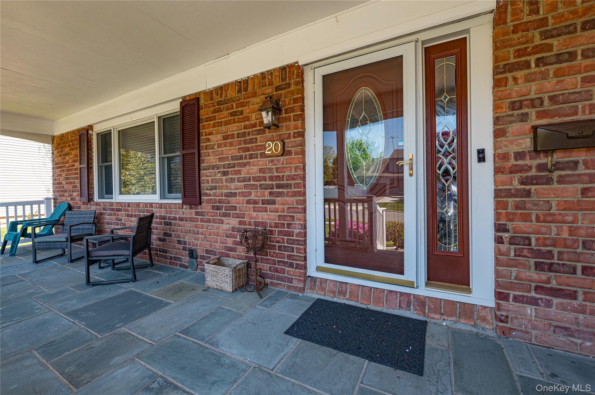 20 Evon Drive SW – For Sale photo 2