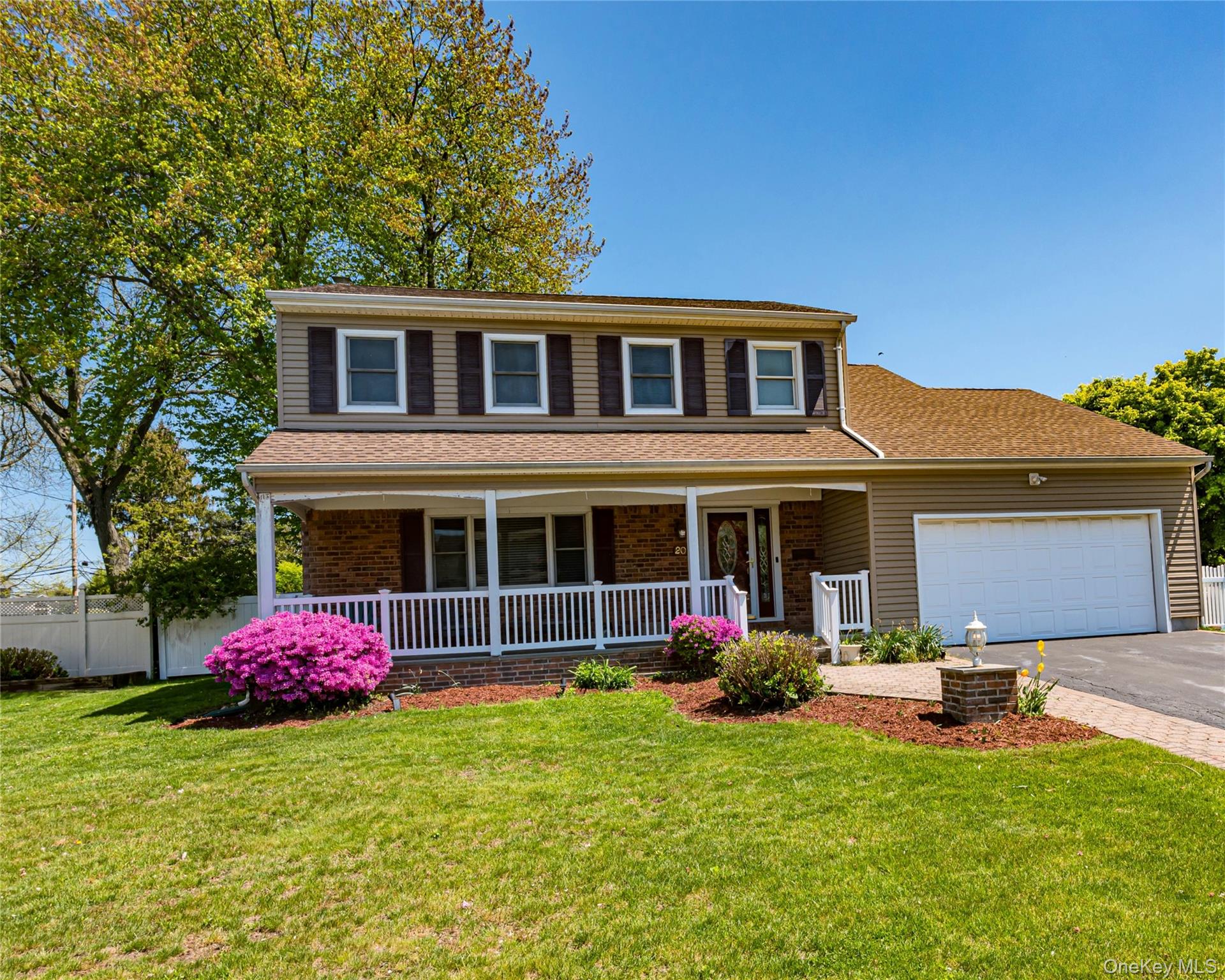 20 Evon Drive SW – For Sale