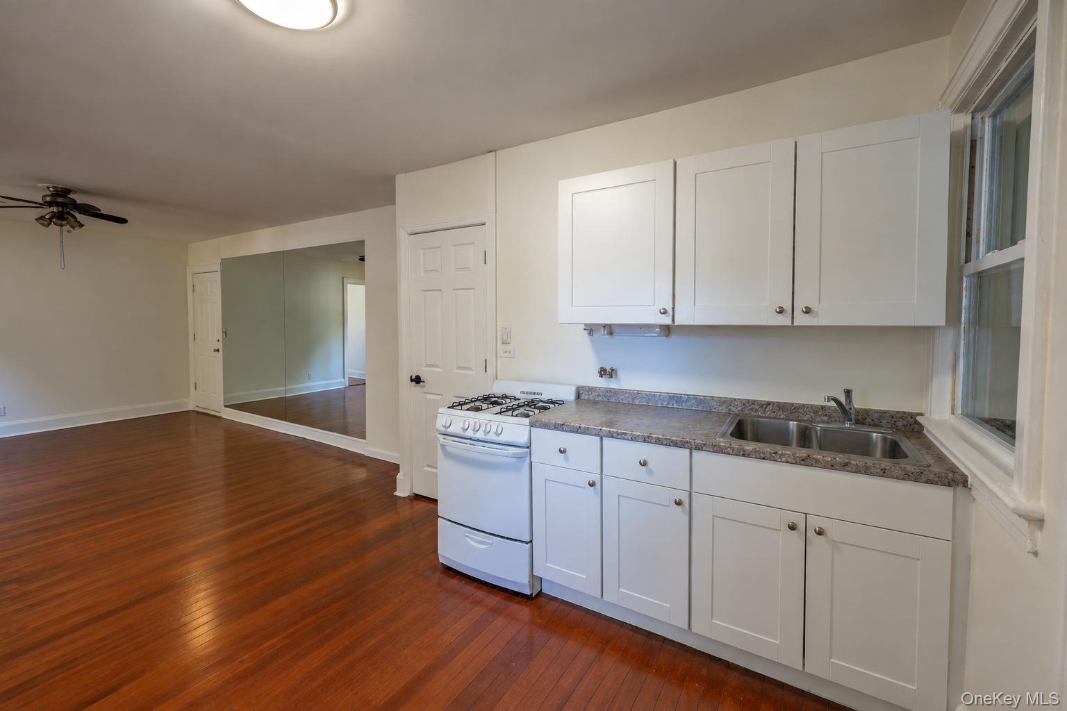 364 Ashford Avenue, Unit 1E photo 4