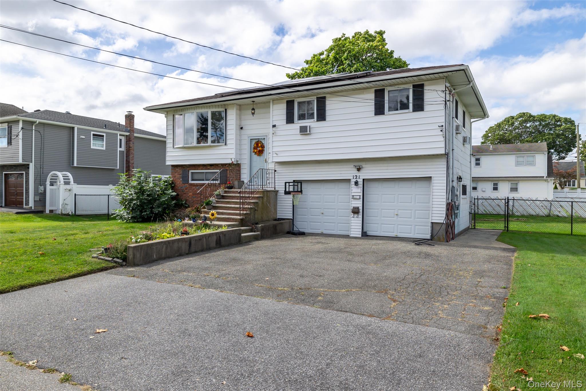 121 W Lake Drive – For Sale photo 3