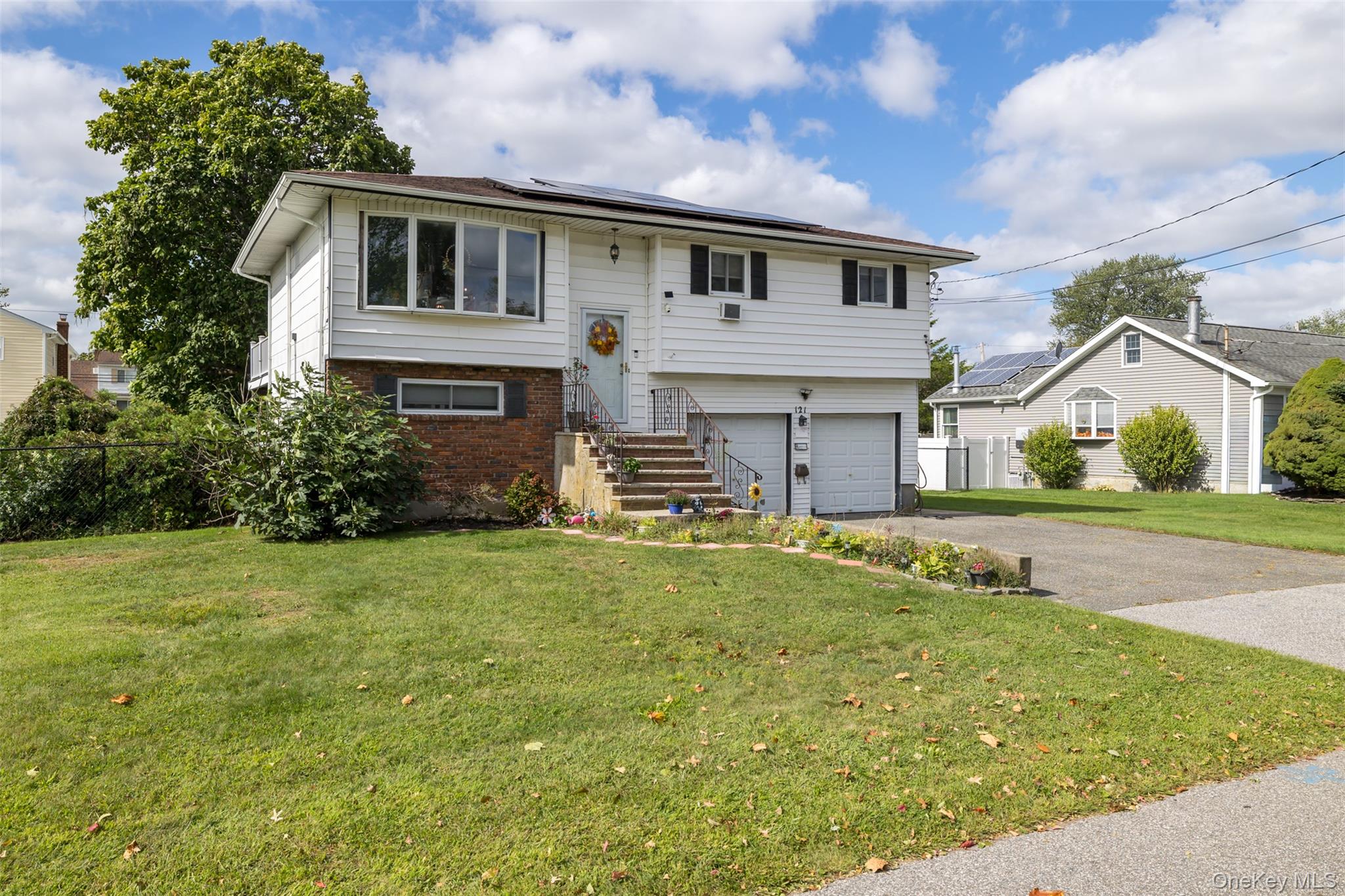121 W Lake Drive – For Sale photo 2