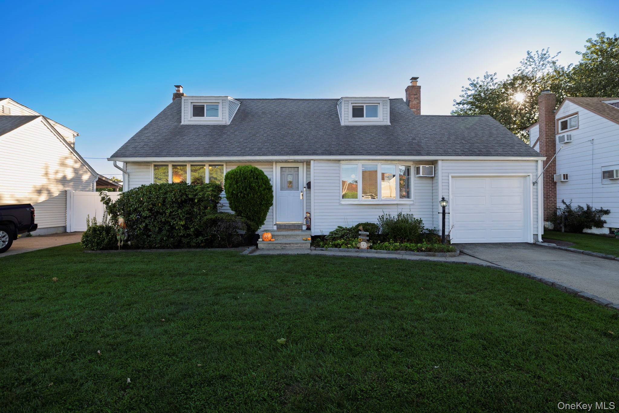 2066 Seaford Avenue – For Sale photo 3