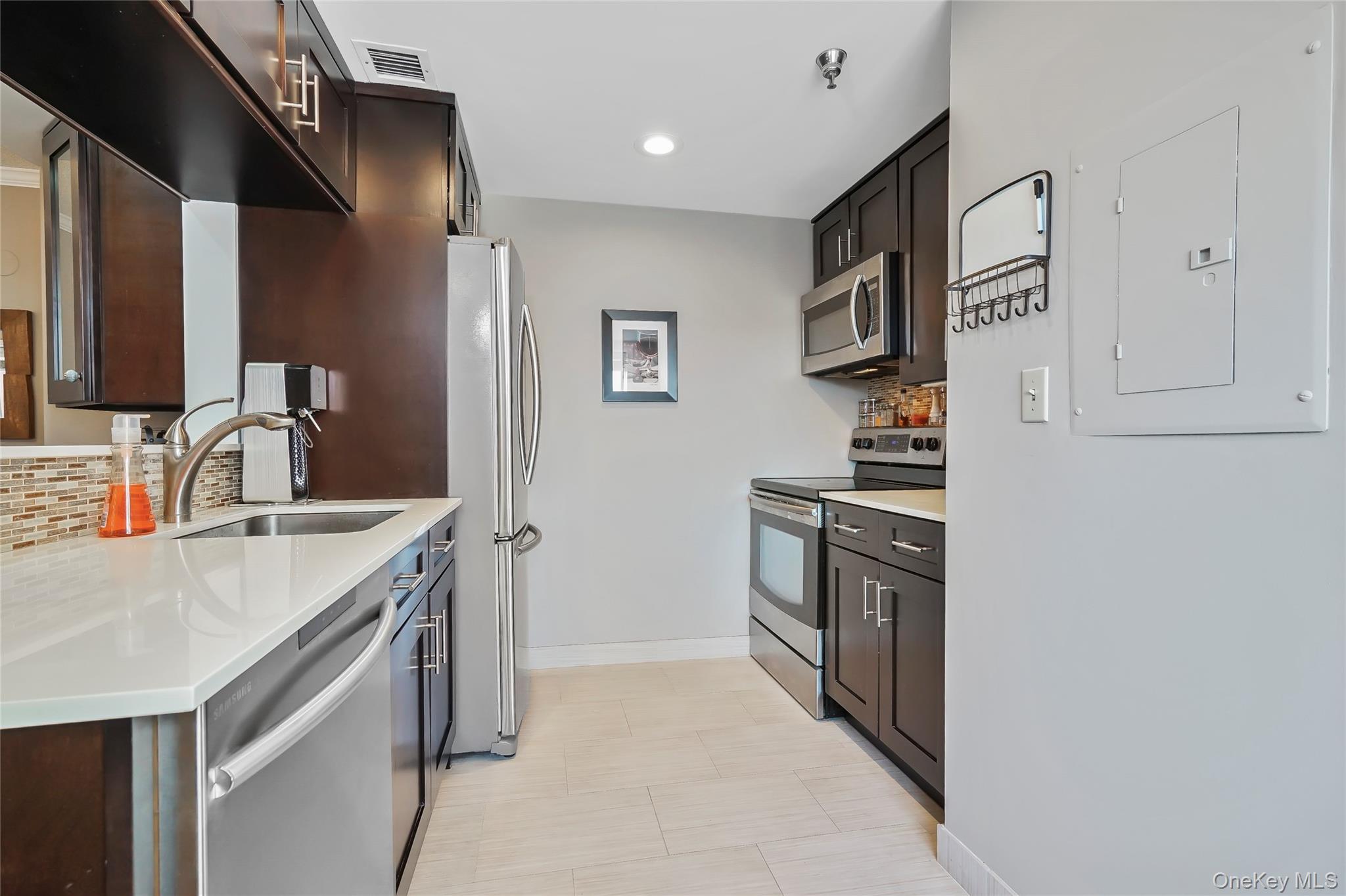 123 Mamaroneck Avenue, Unit 215 photo 4