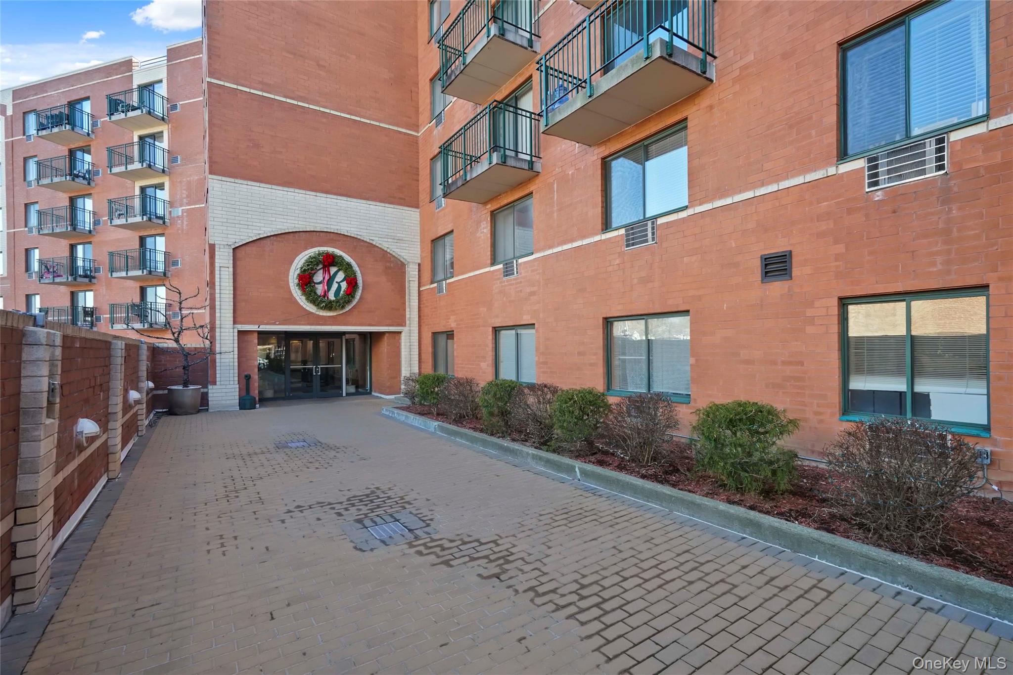 123 Mamaroneck Avenue, Unit 215 photo 2