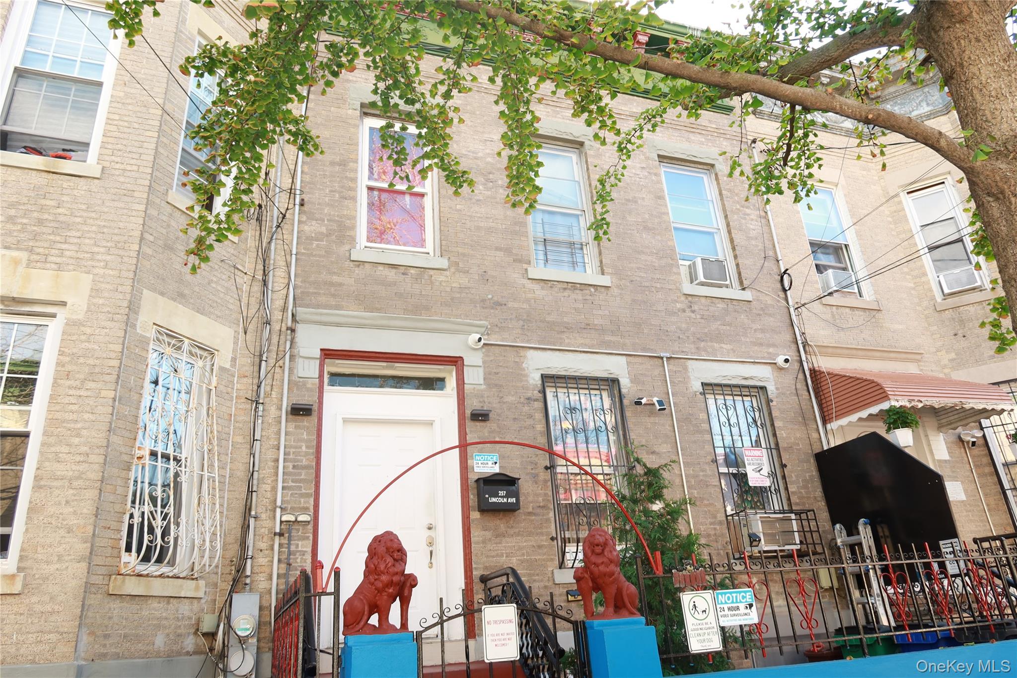 257 Lincoln Avenue – For Sale photo 2