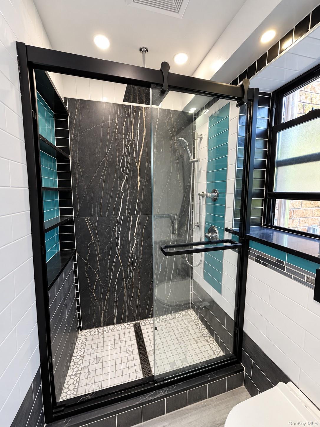 7252 Metropolitan Avenue, Unit 2B photo 7