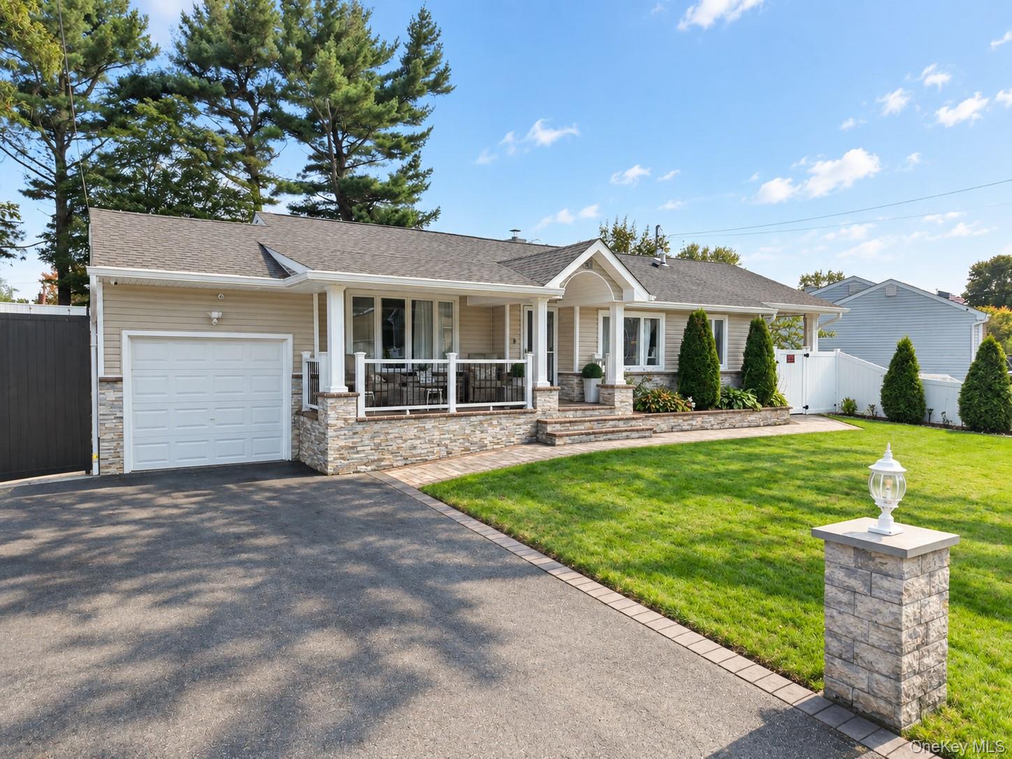 42 Blue Jay Drive – For Sale photo 2
