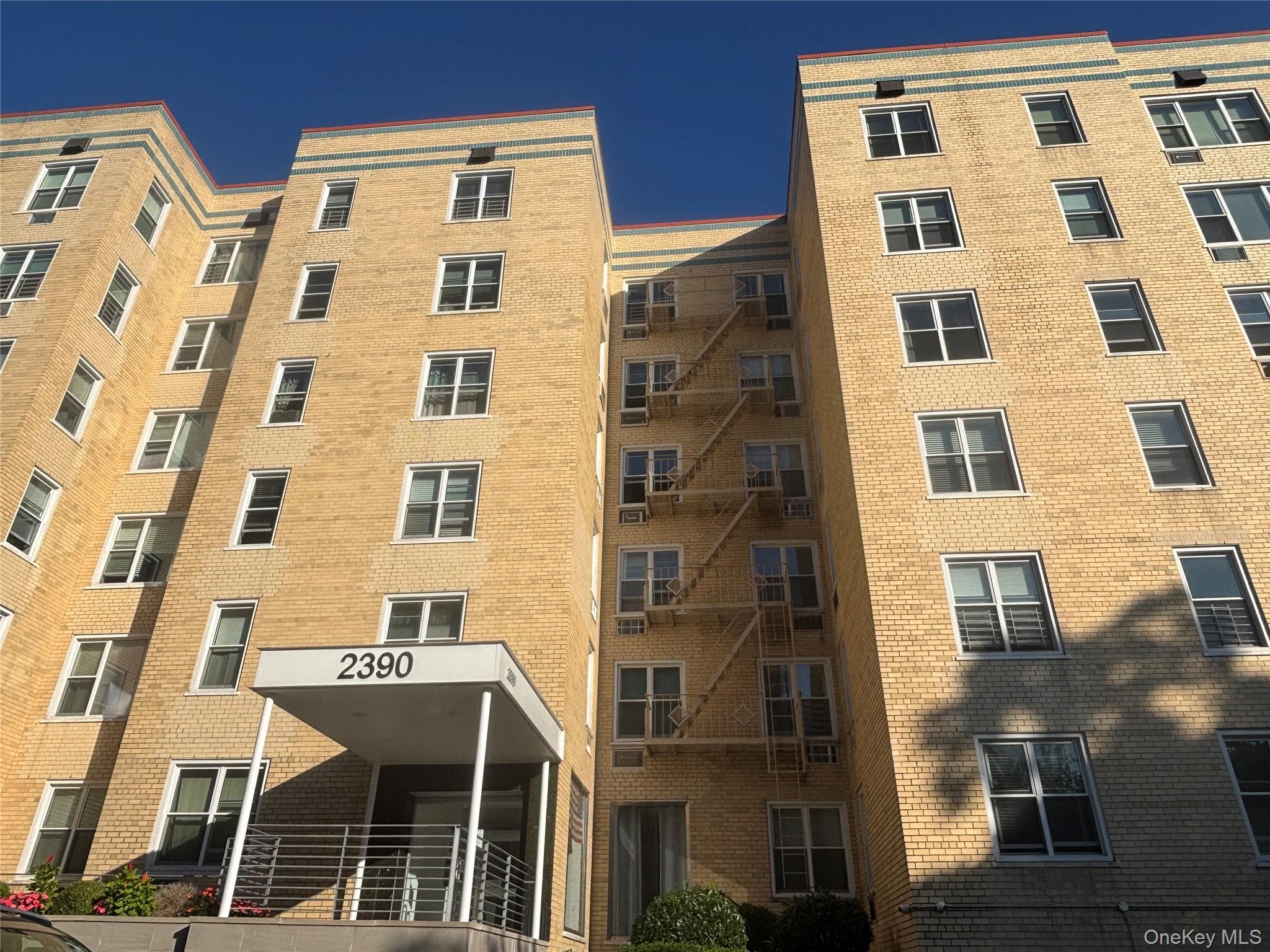 2390 Palisade Avenue, Unit 1A photo 2
