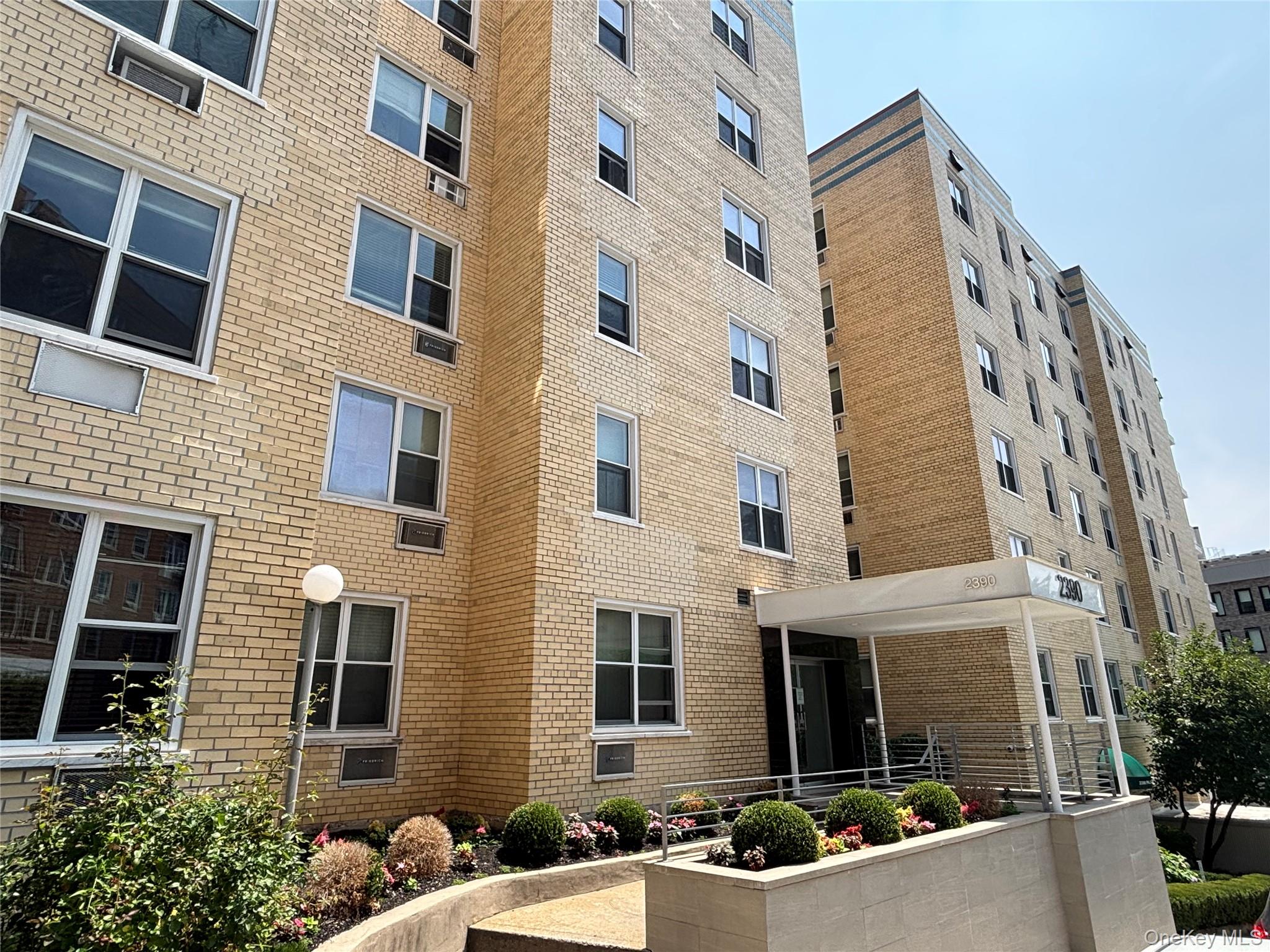 2390 Palisade Avenue, Unit 1A photo 3