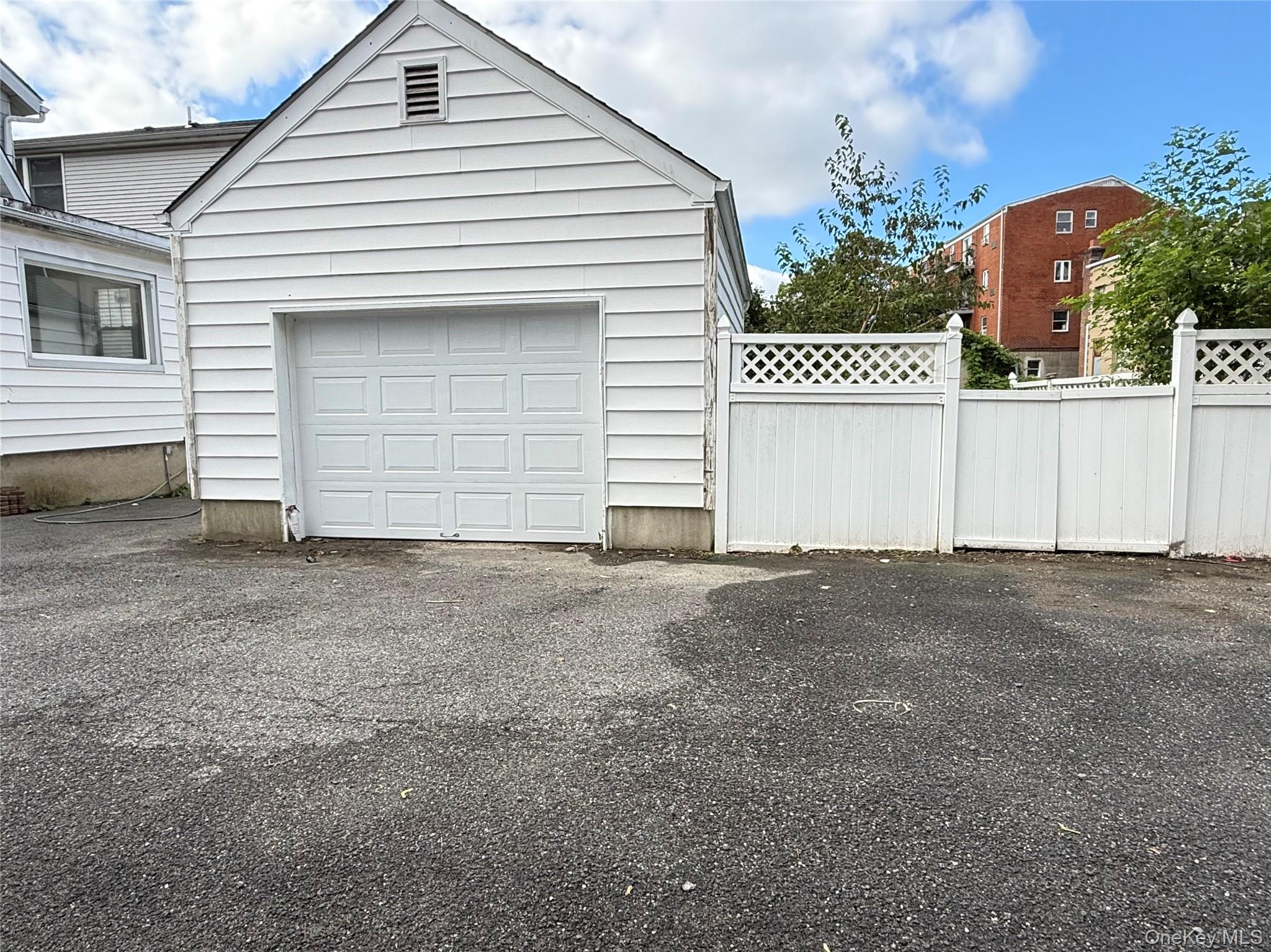 711 Hall Street – For Sale photo 18