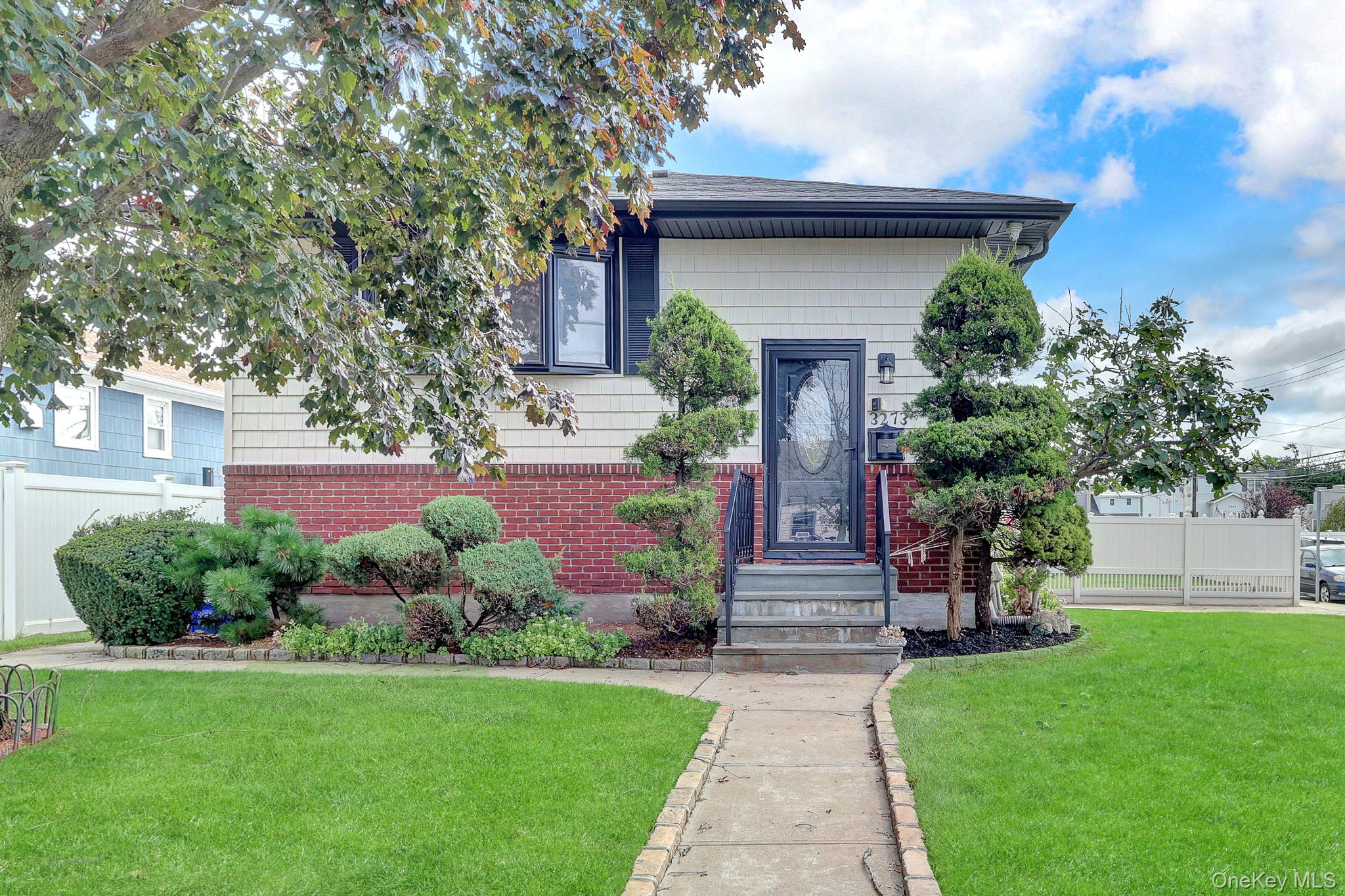 3273 5th Street – For Sale