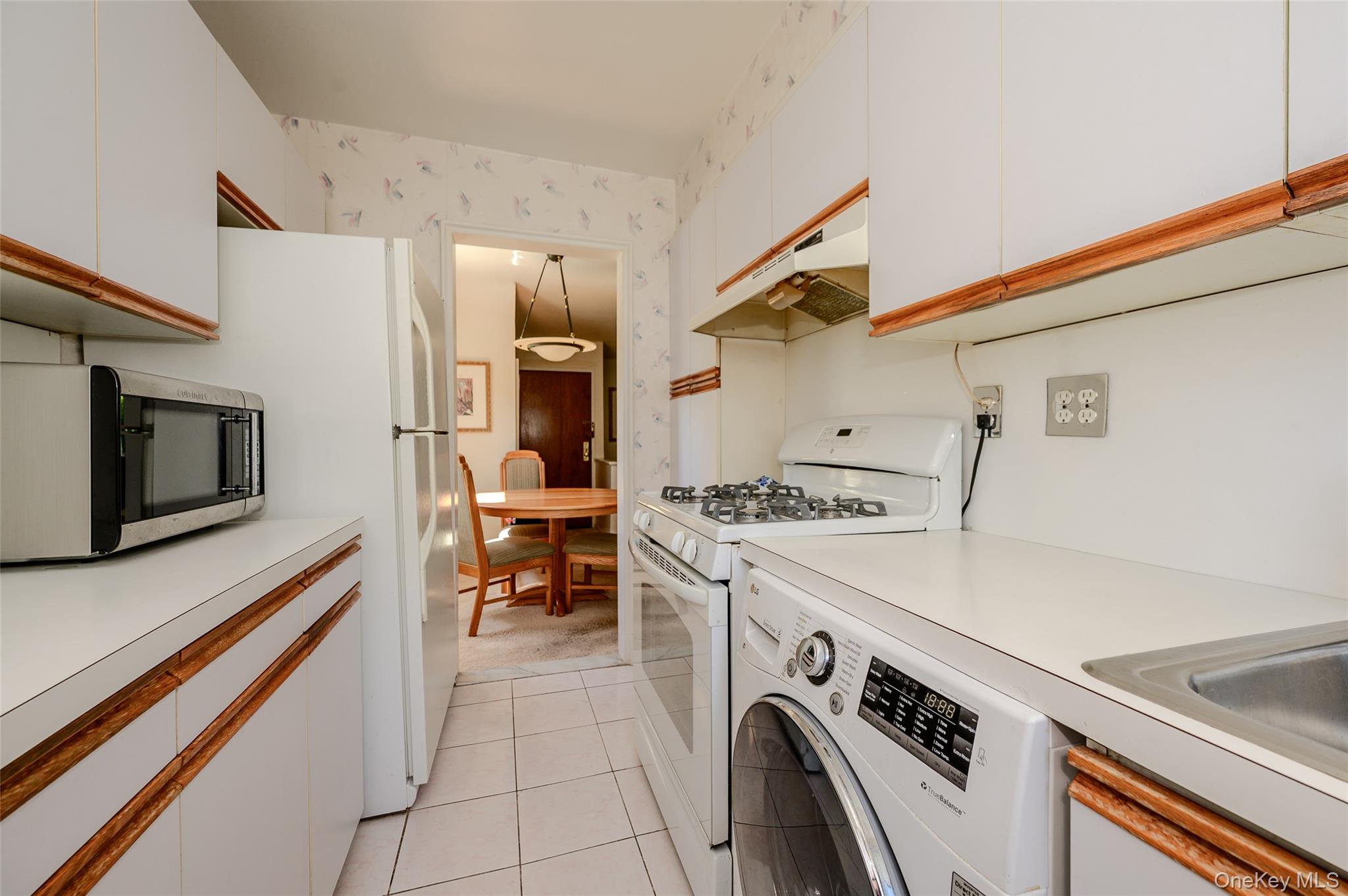18-11 212 Street, Unit 101 photo 9