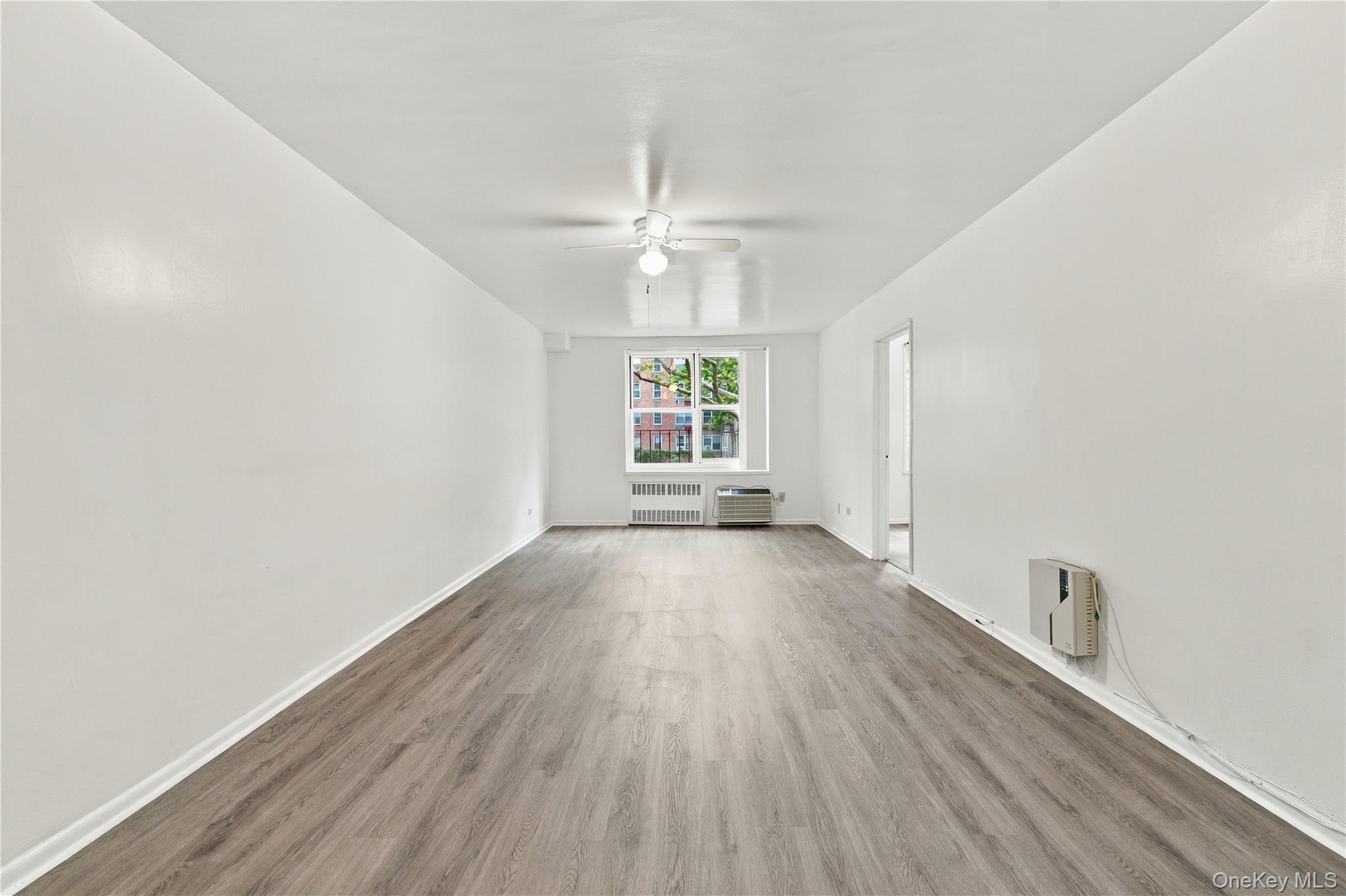 142-05 Roosevelt Avenue, Unit 206 photo 5