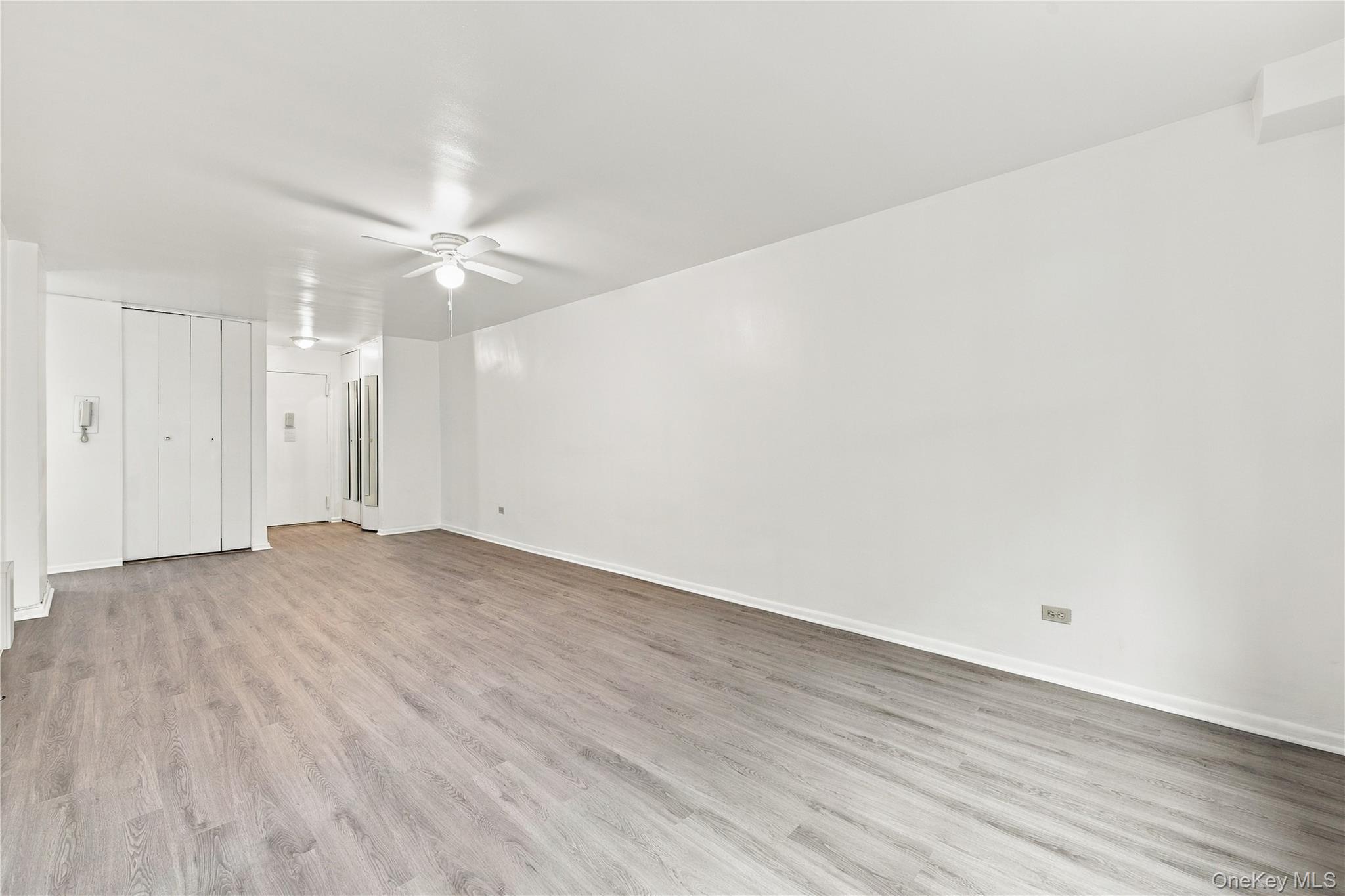 142-05 Roosevelt Avenue, Unit 206 photo 11