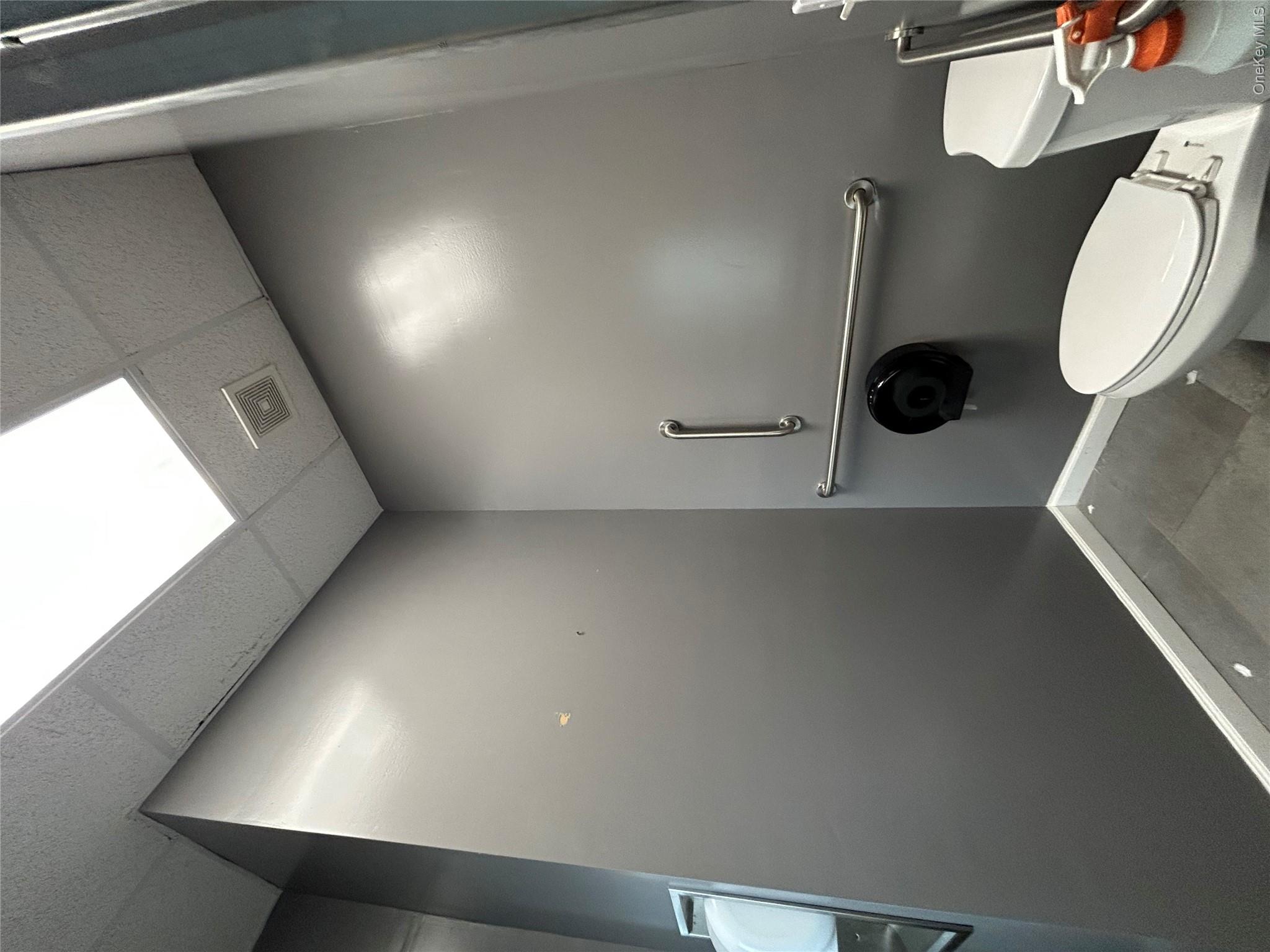 82 N Village Avenue – For Rent photo 5