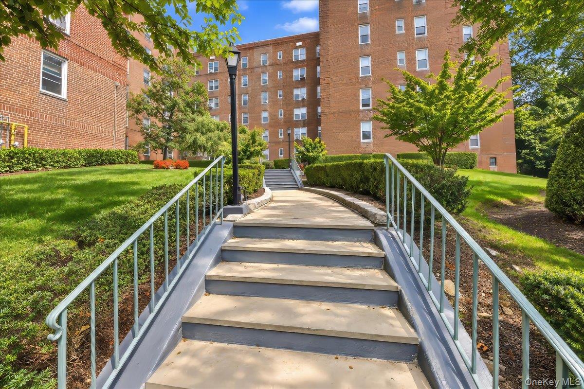 5635 Netherland Avenue, Unit 2C photo 10