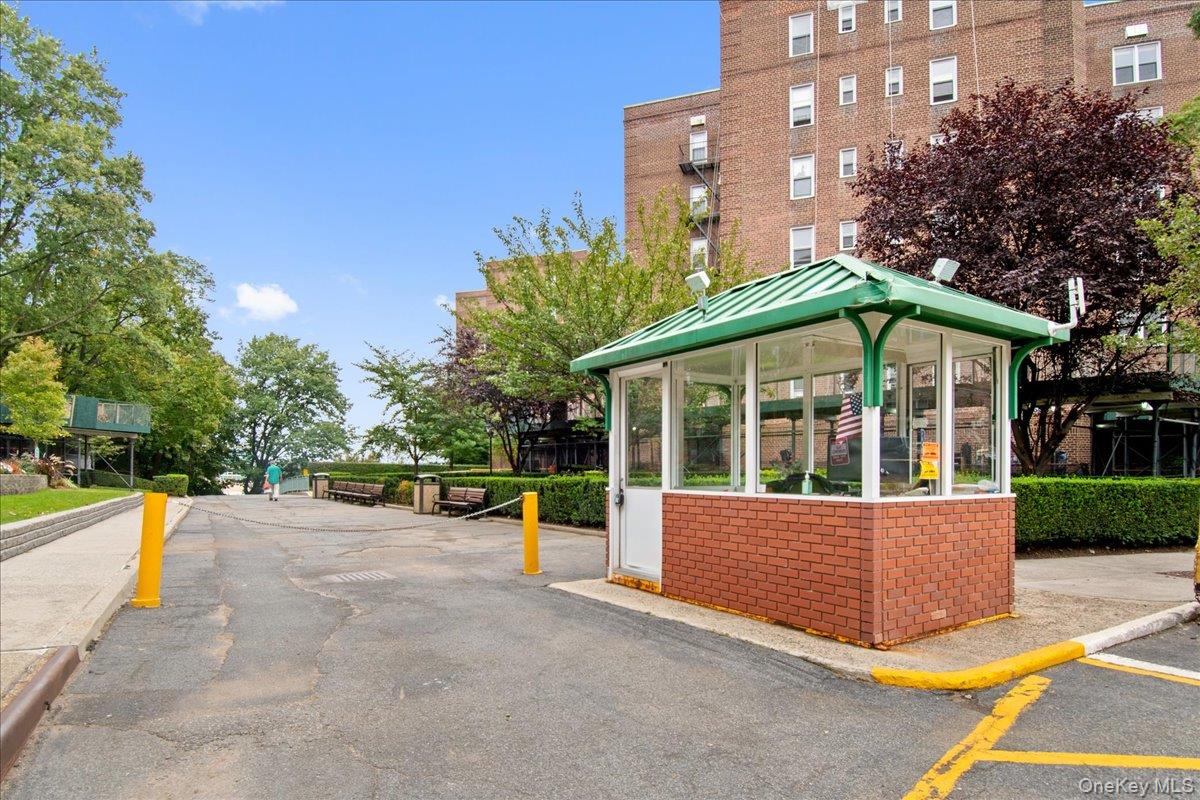 5635 Netherland Avenue, Unit 2C photo 11