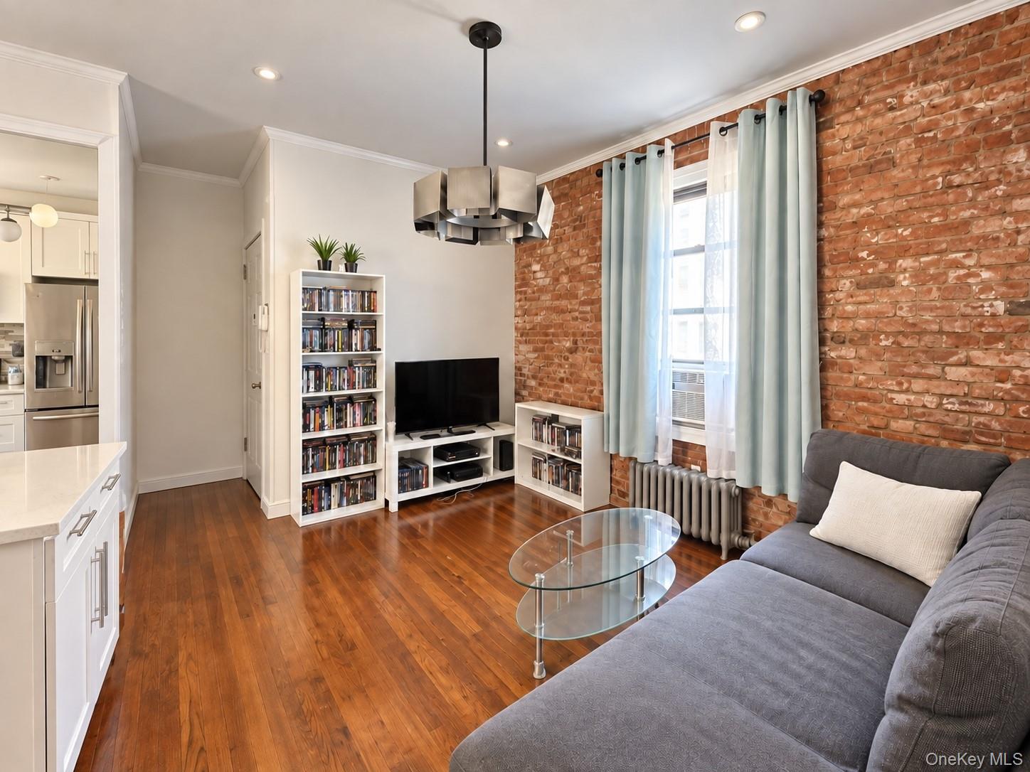 21-68 35 Street, Unit 3B photo 4